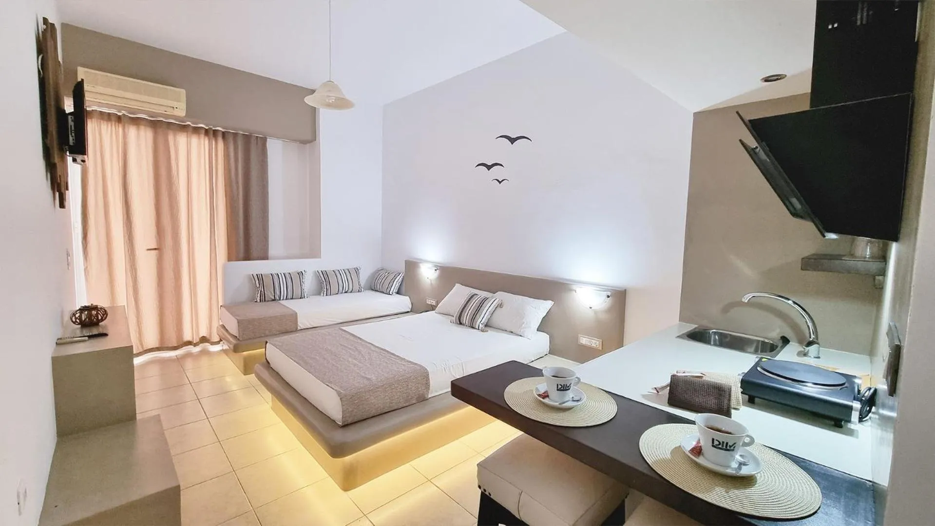 Edelweiss Rent Rooms-Rent a Car