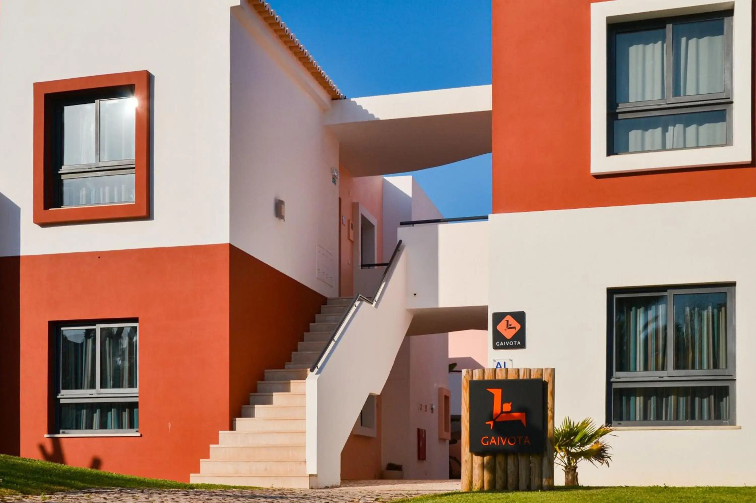 Property building in Vitors Village Property building in Vitors Village