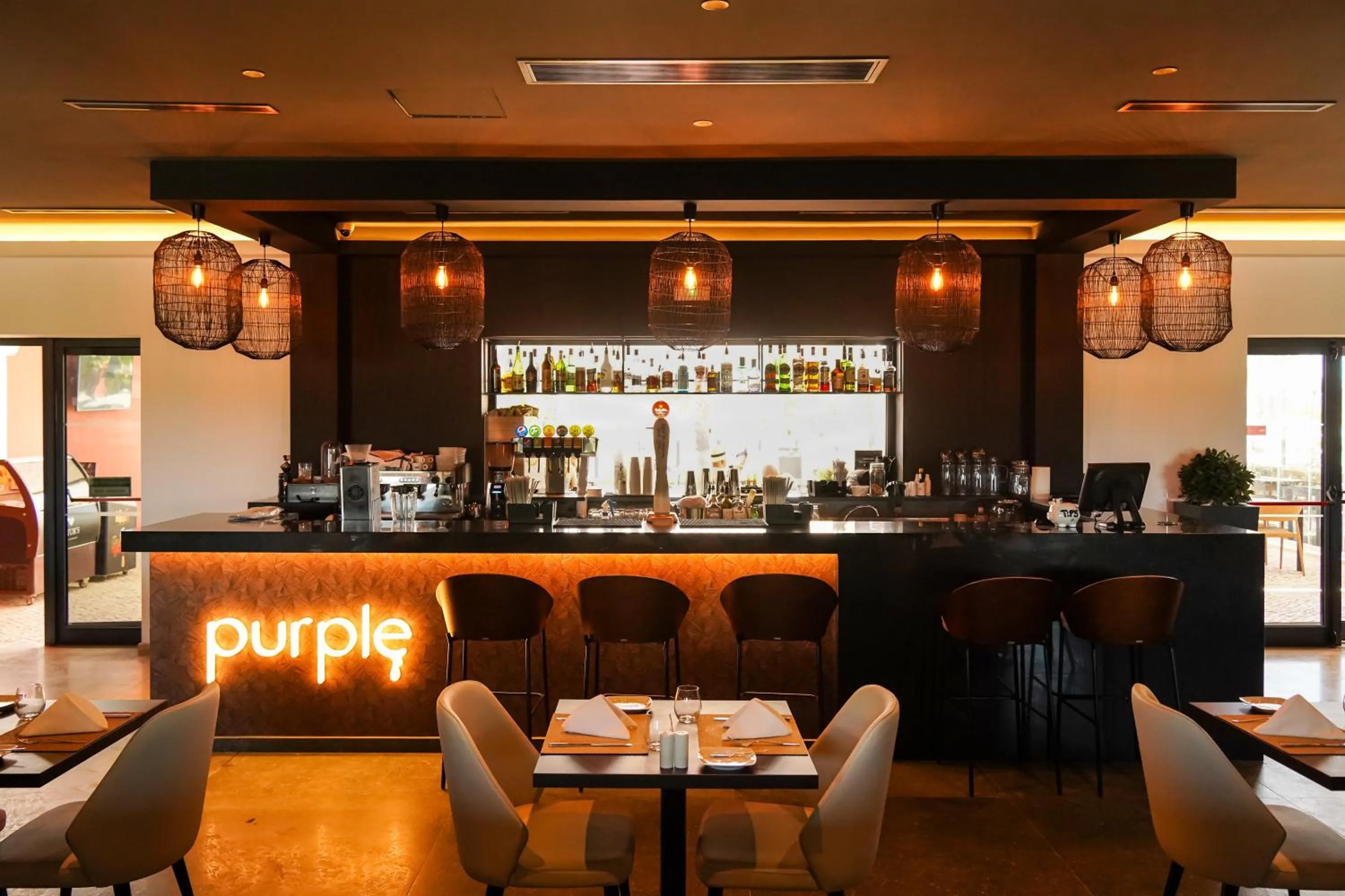 Restaurant/places to eat in Vitors Village