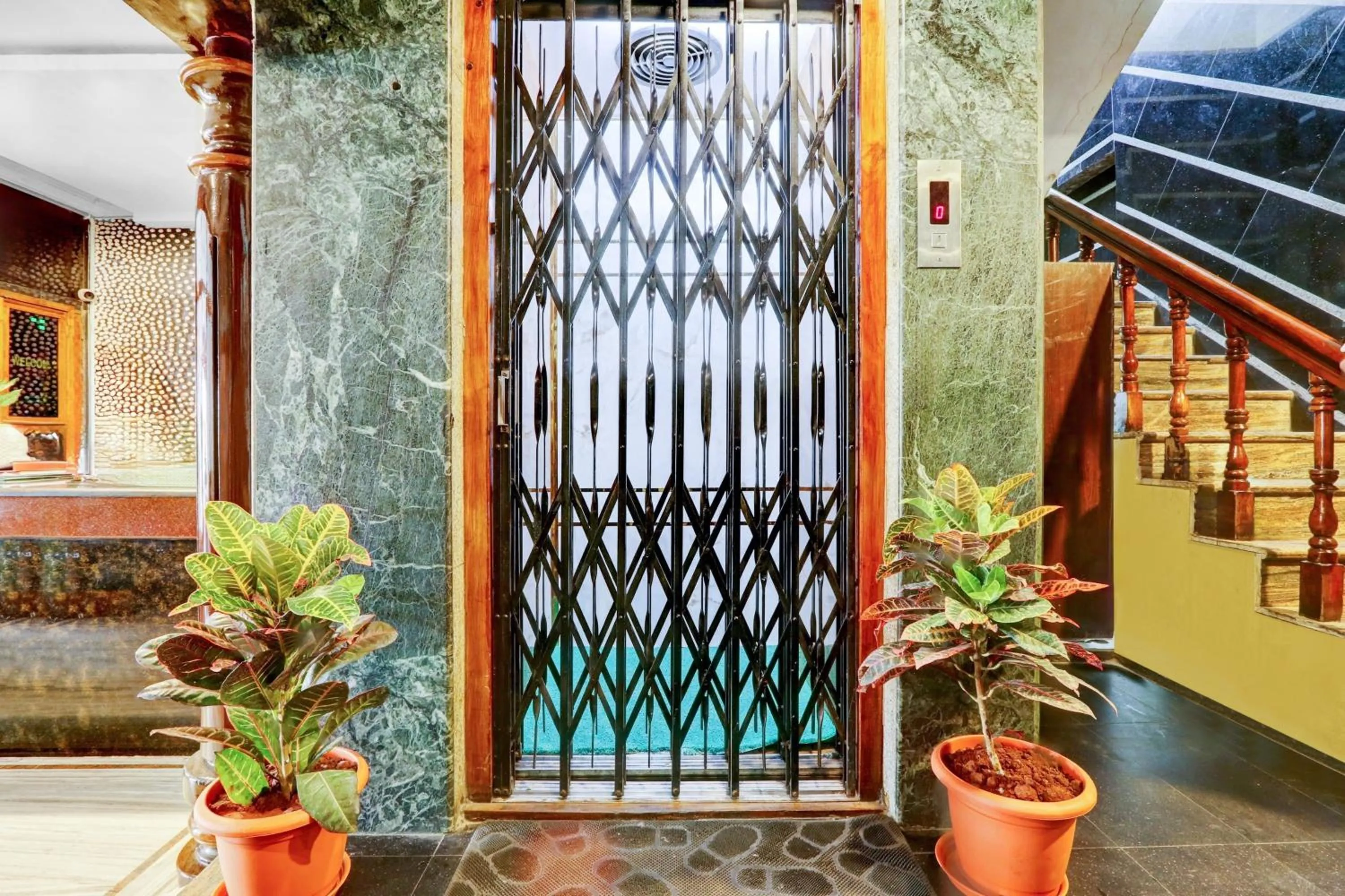 Lobby or reception in Super Hotel O Hanuman Pet Near Railway Station