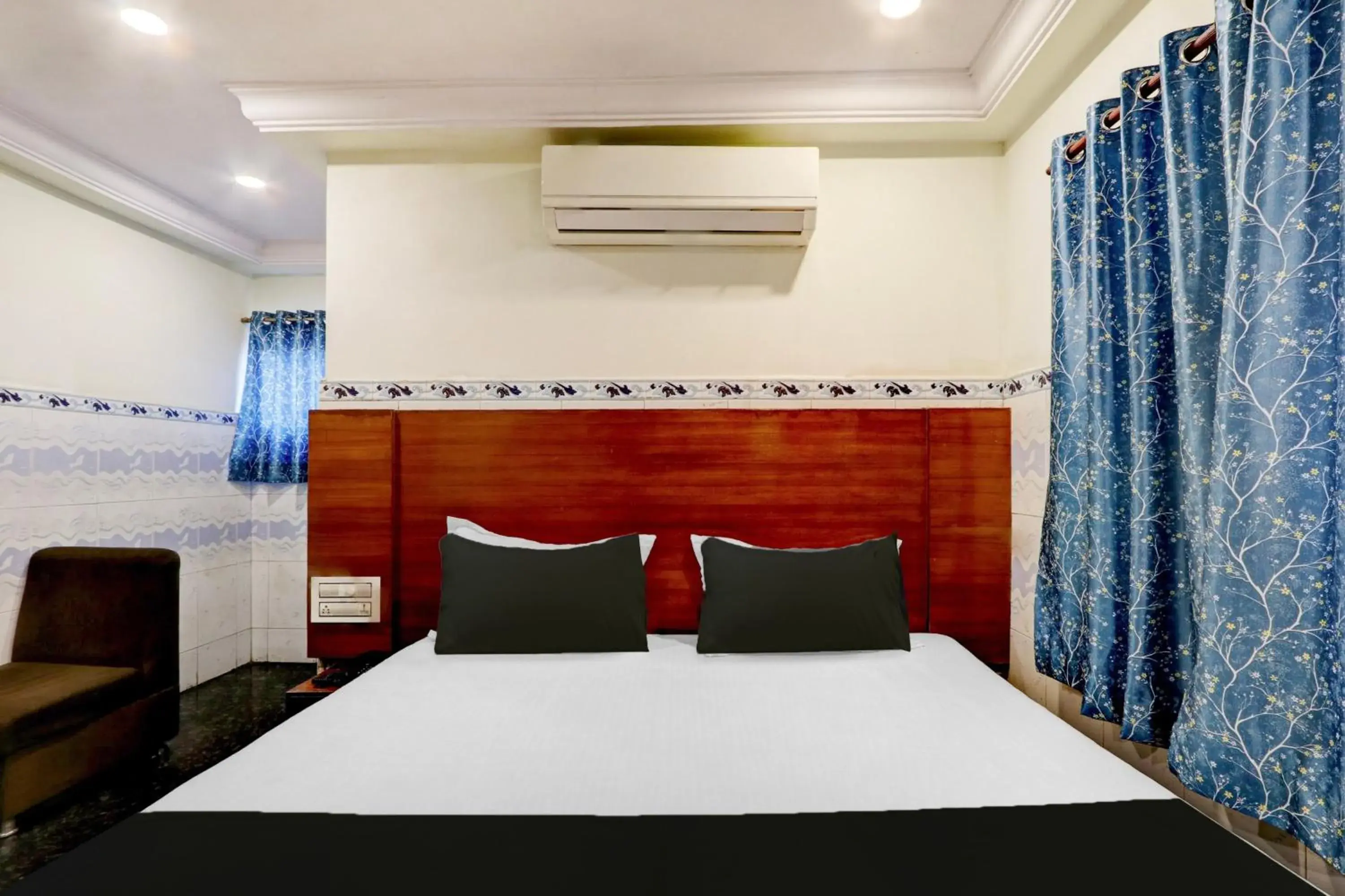 Bedroom, Bed in Hotel O Hanuman Pet Near Railway Station Bedroom, Bed in Hotel O Hanuman Pet Near Railway Station