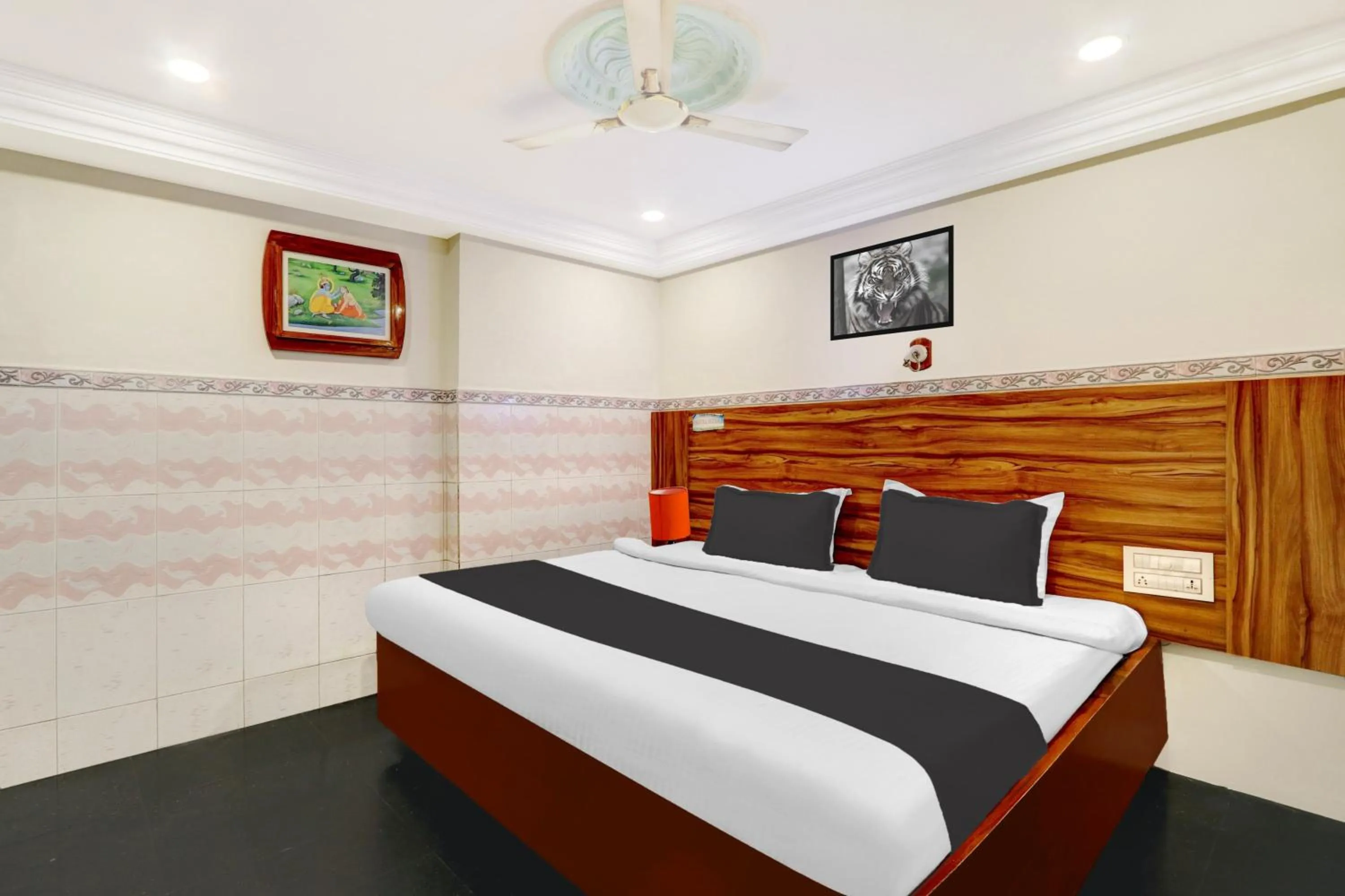 Bedroom, Bed in Super Hotel O Hanuman Pet Near Railway Station