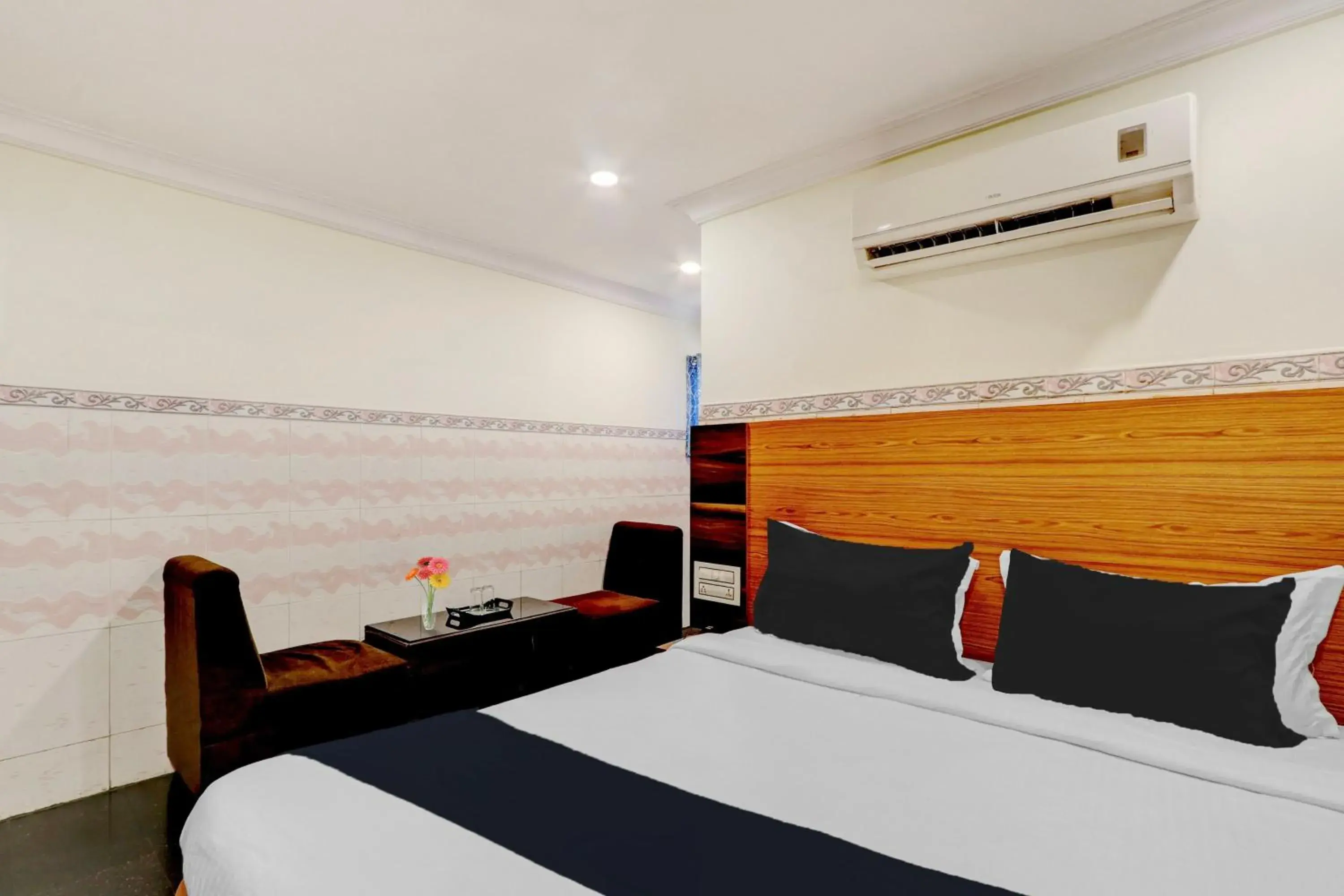Bedroom, Bed in Hotel O Hanuman Pet Near Railway Station Bedroom, Bed in Hotel O Hanuman Pet Near Railway Station
