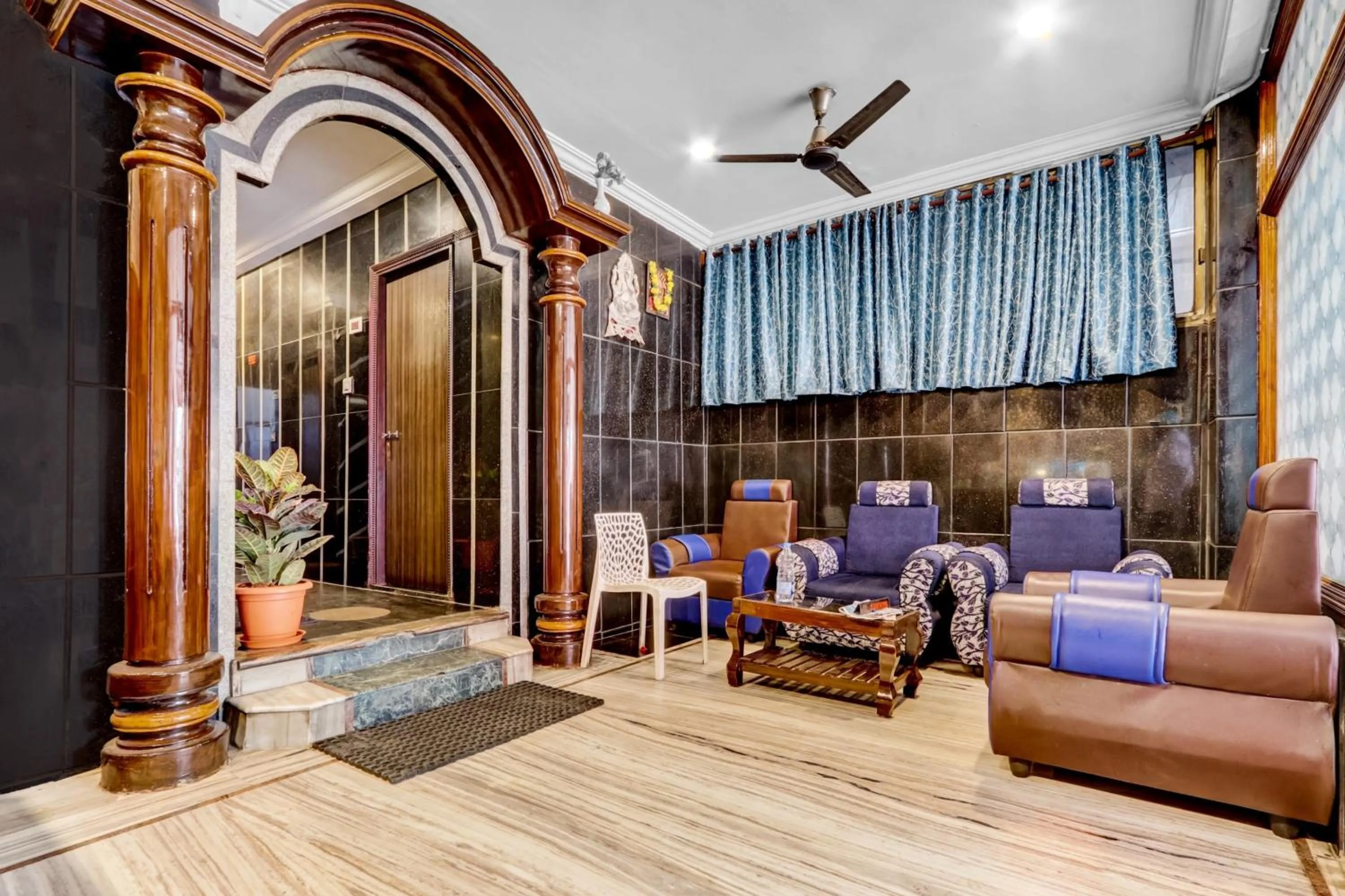 Lobby or reception in Super Hotel O Hanuman Pet Near Railway Station