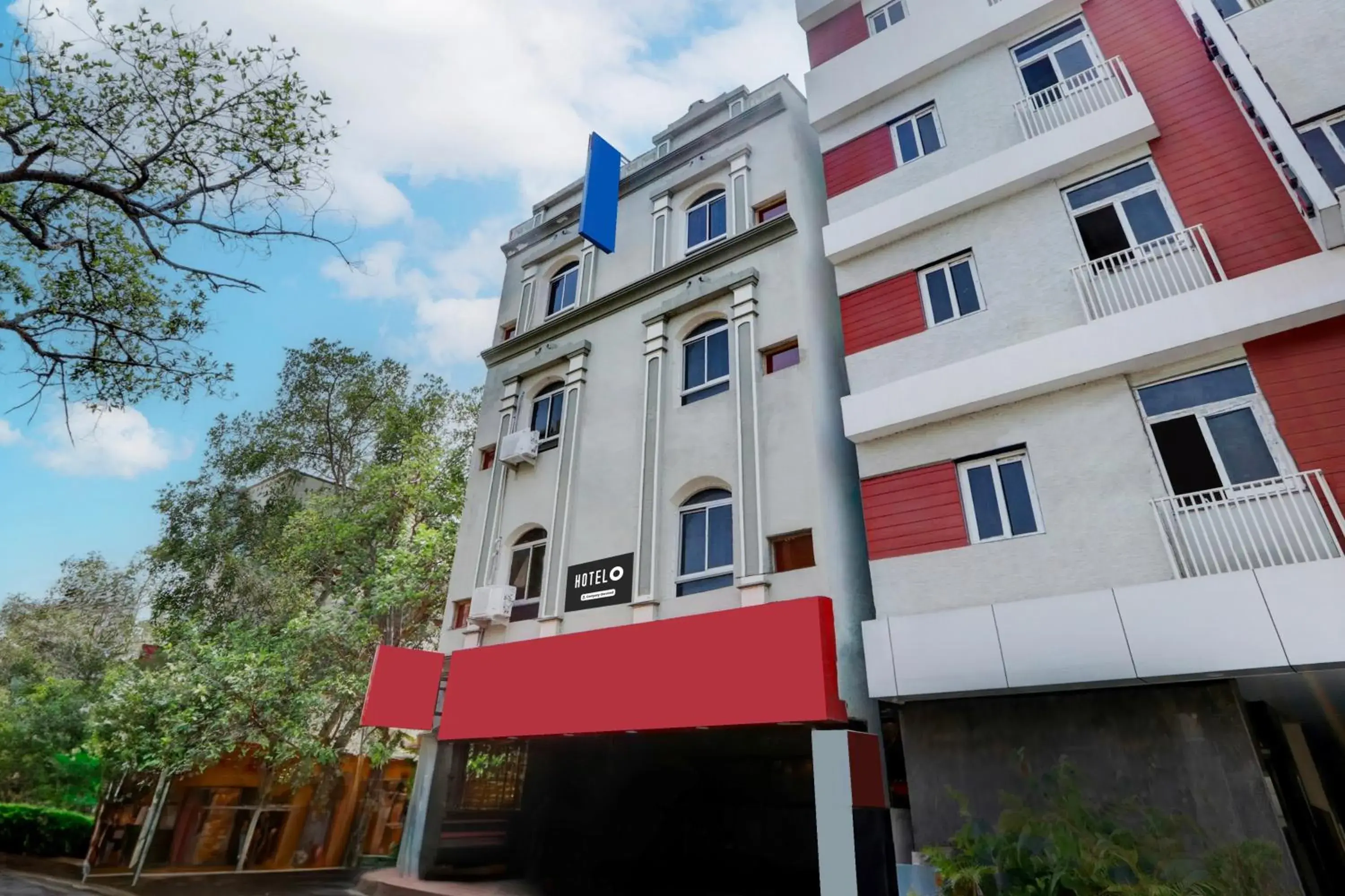 Facade/entrance in Hotel O Hanuman Pet Near Railway Station Facade/entrance in Hotel O Hanuman Pet Near Railway Station