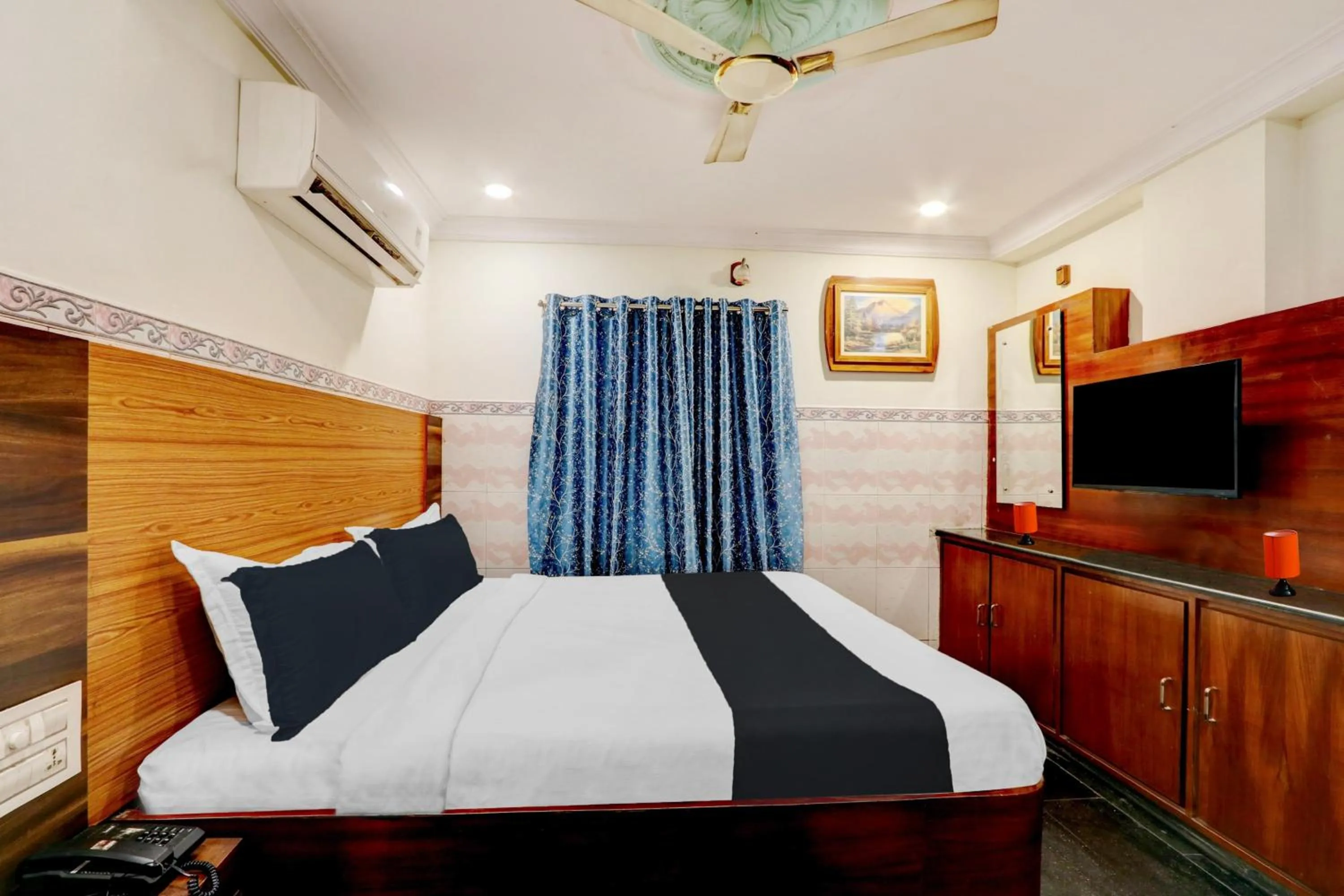 Bedroom, Bed in Super Hotel O Hanuman Pet Near Railway Station