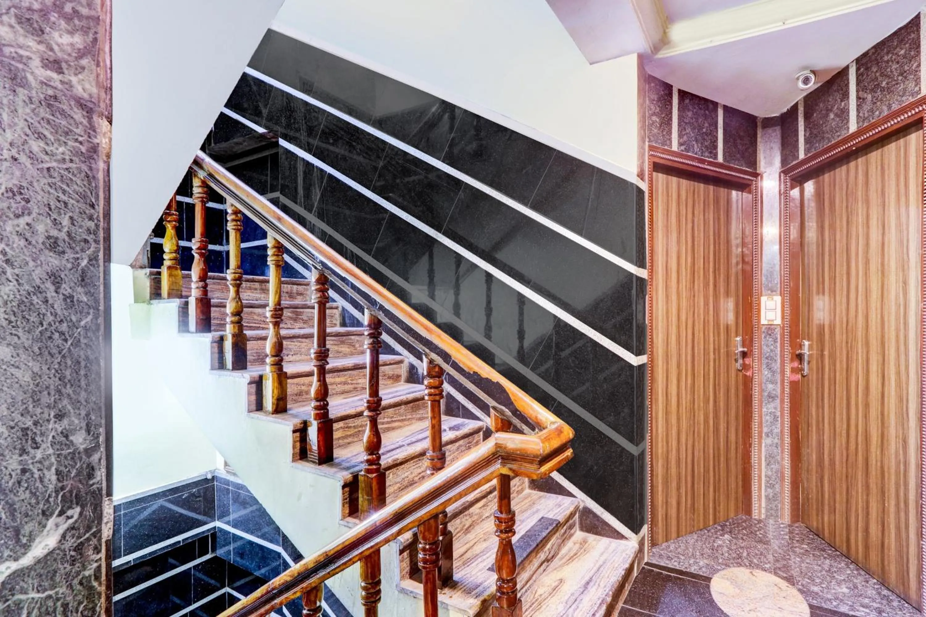 Lobby or reception in Super Hotel O Hanuman Pet Near Railway Station