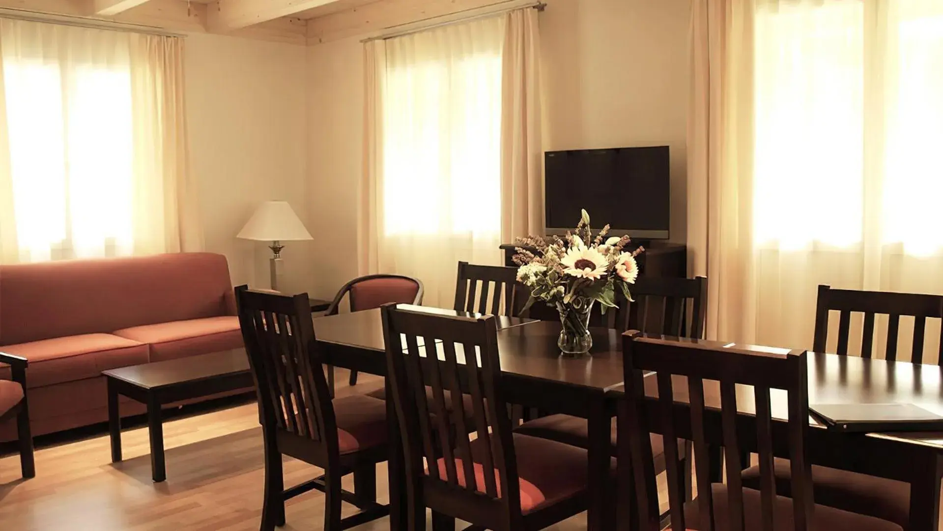 Living room in Swiss Inn & Apartments Living room in Swiss Inn & Apartments