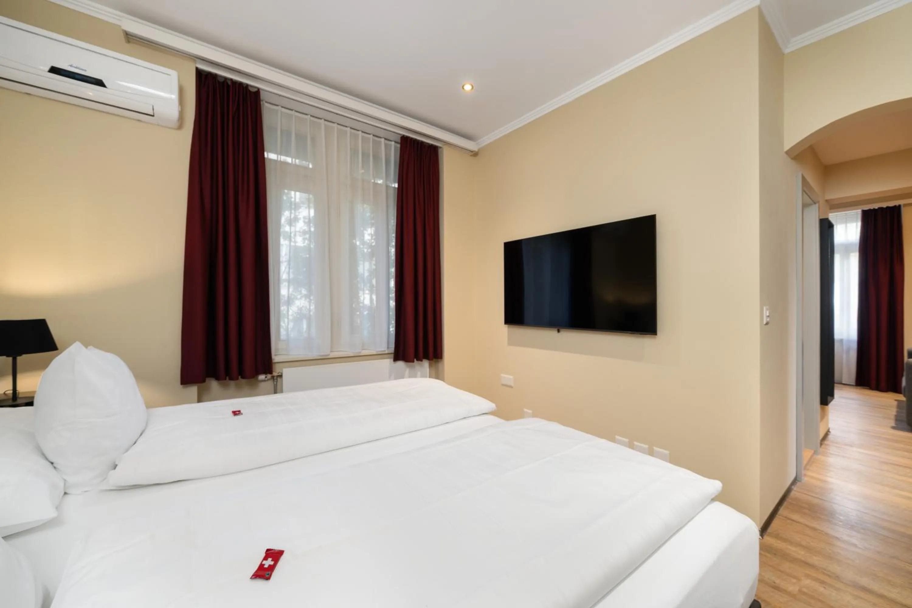 Bed in Swiss Inn & Apartments