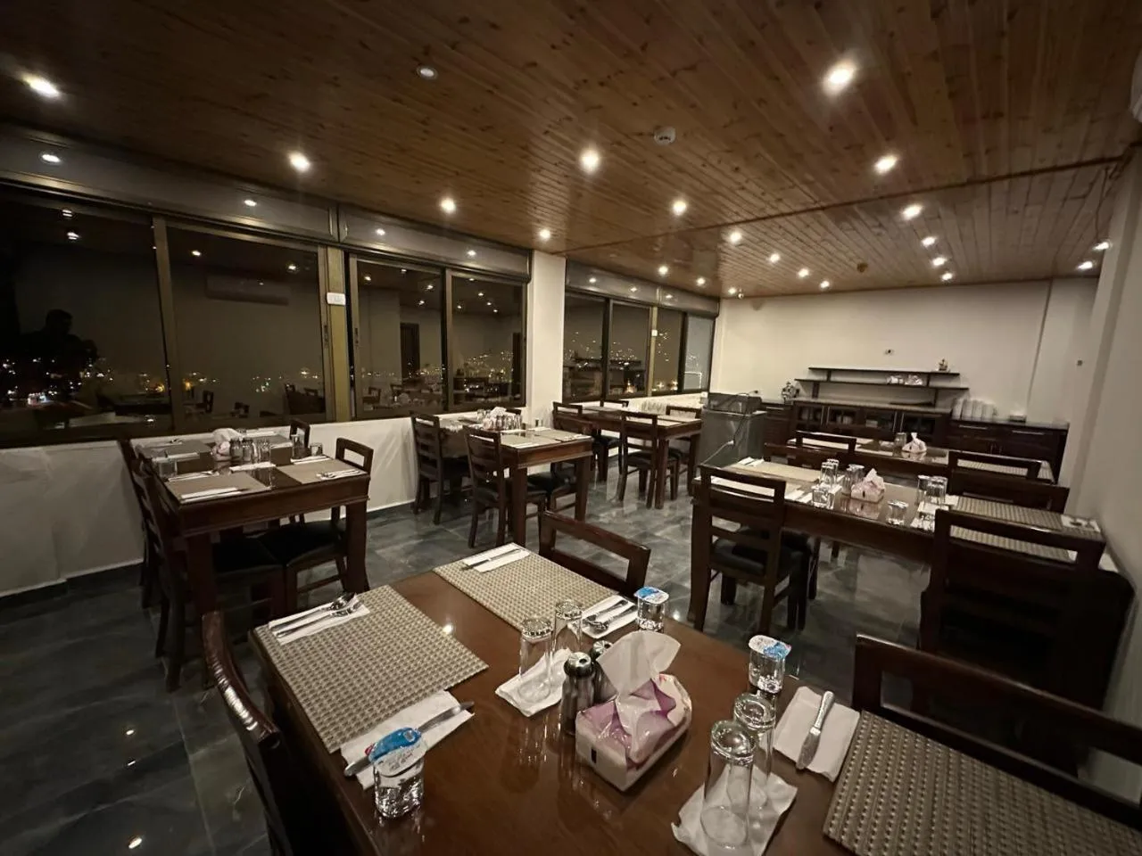 Restaurant/places to eat in Petra Sky Hotel