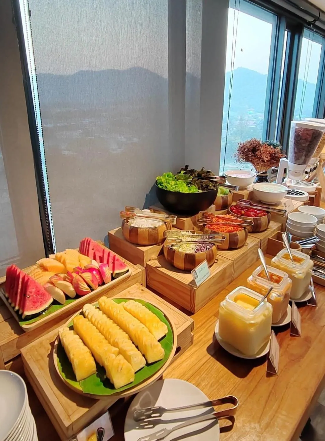 Restaurant/places to eat in The 28th Hotel