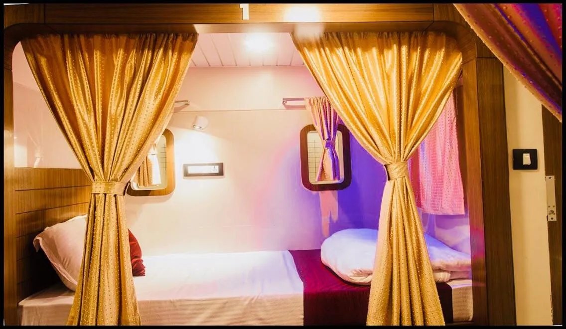 Bed in Qubestay Airport Capsule Hotel & Hostel