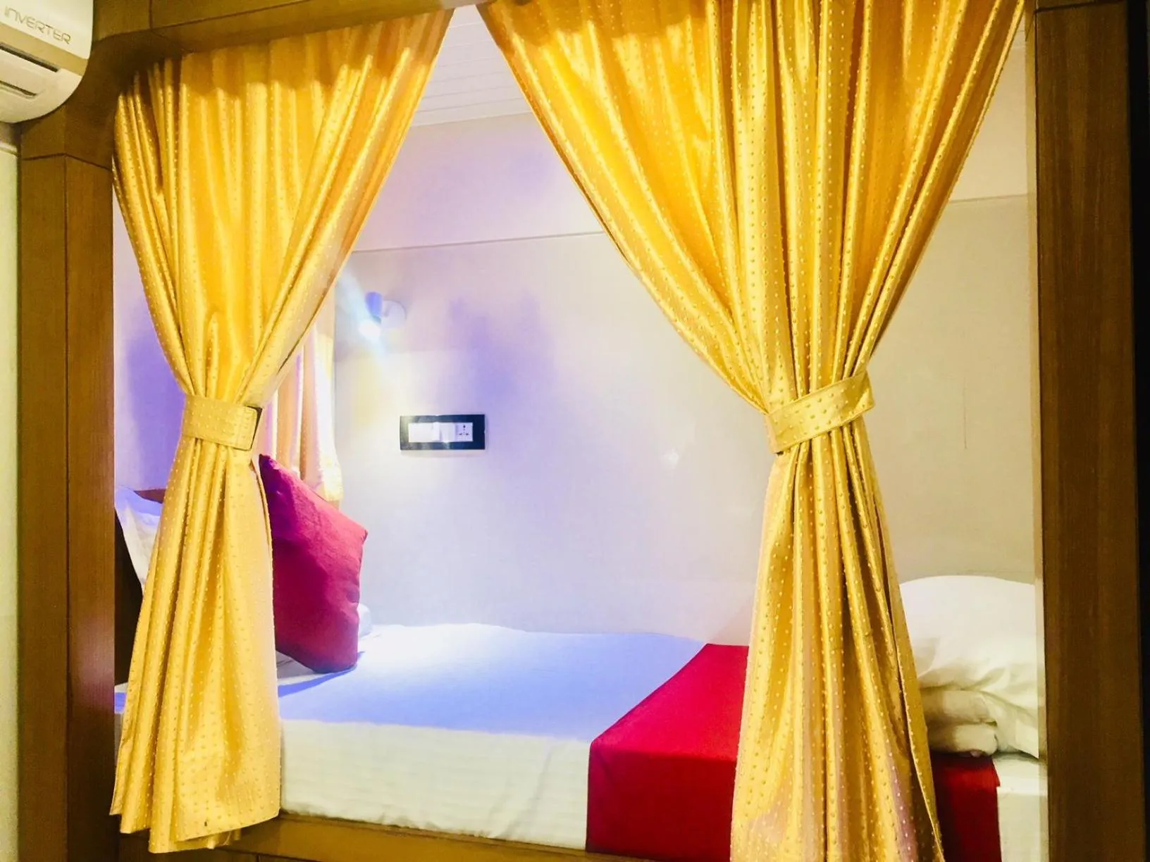 Property building, Bed in Qubestay Airport Capsule Hotel & Hostel