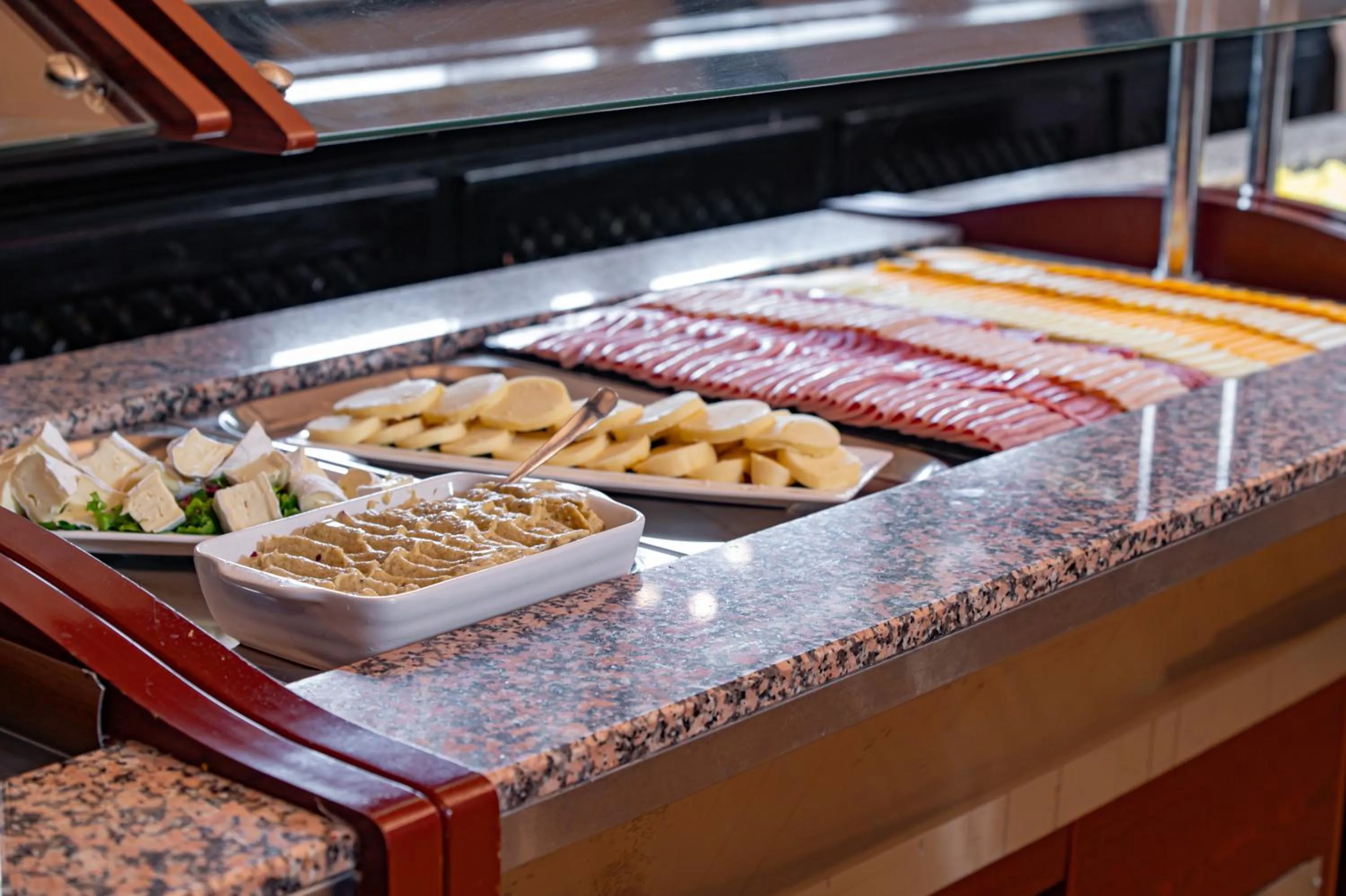 Restaurant/places to eat in Q Resort and Spa