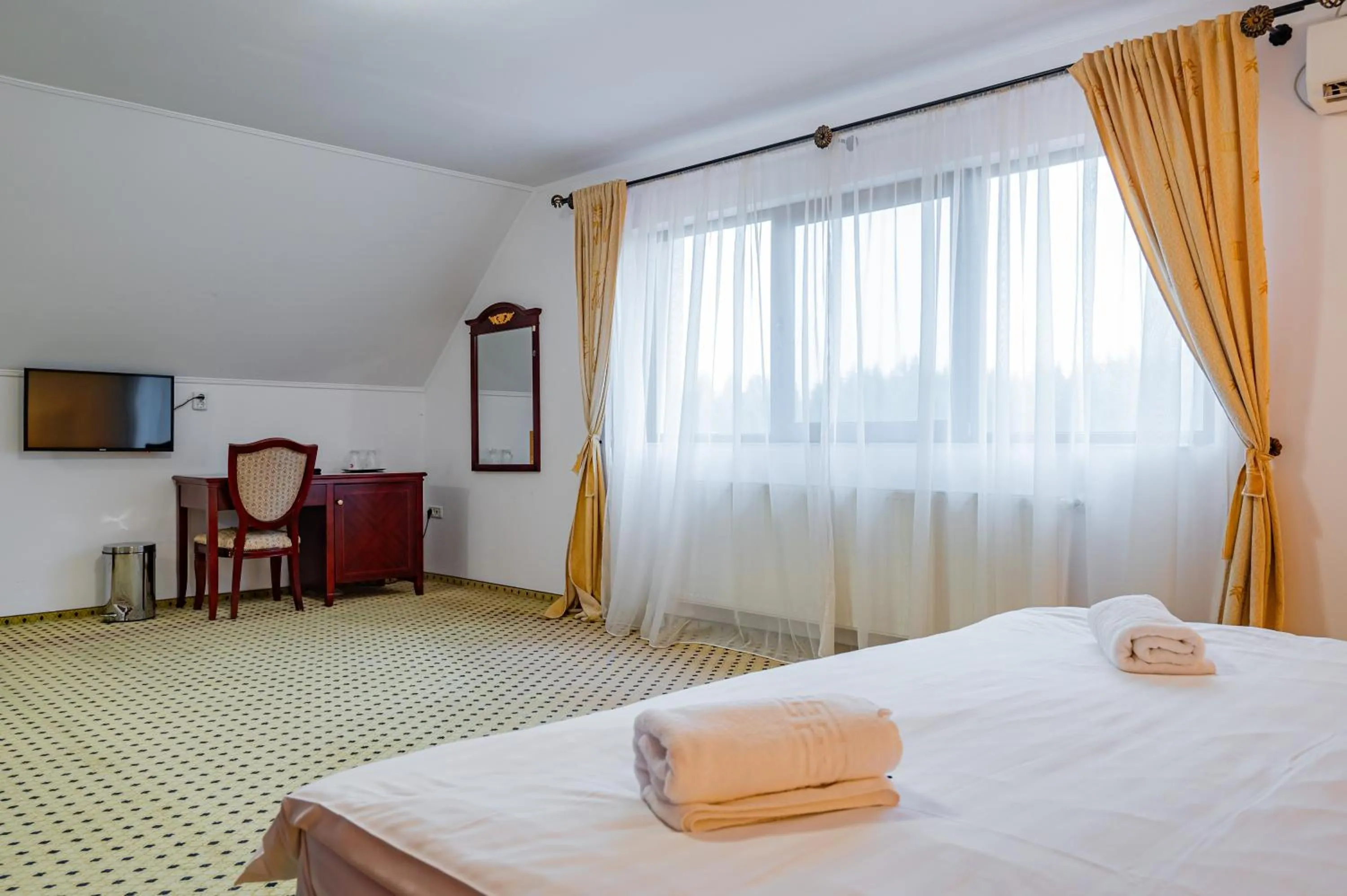 Photo of the whole room, Bed in Q Resort and Spa