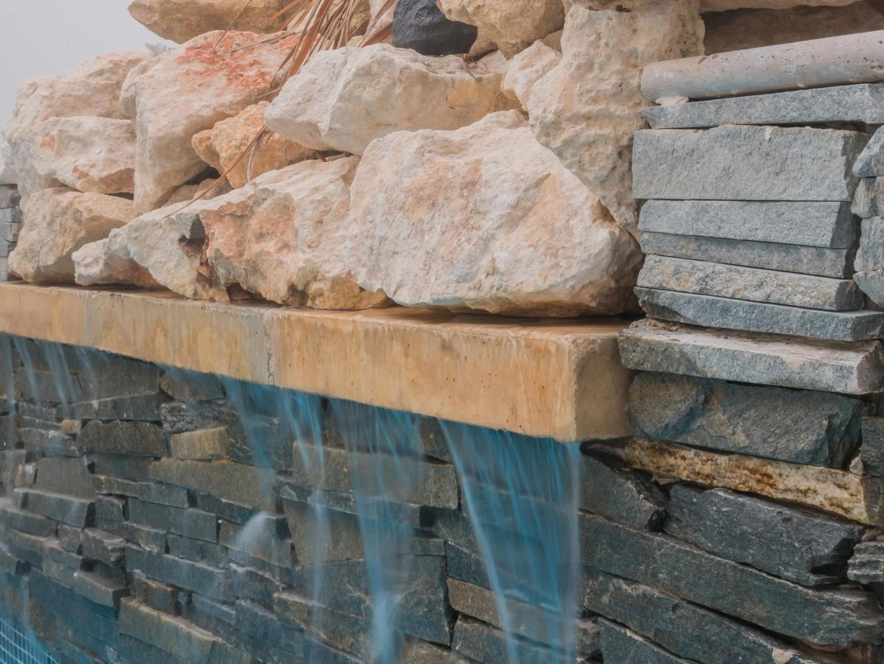 Swimming pool in Chapel 5 Boutique Suites B&B