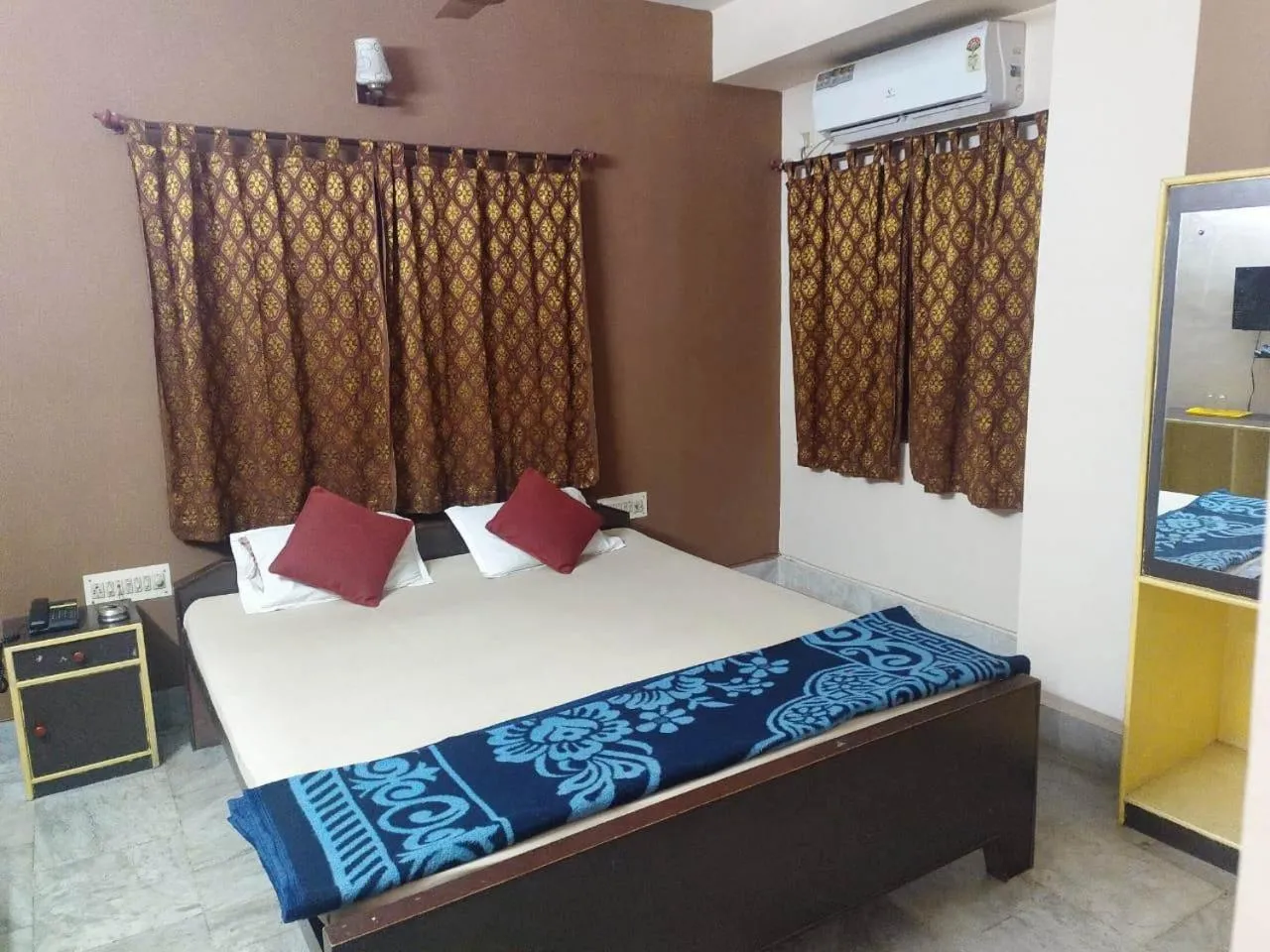 Deluxe Double Room- AC in M/s HOTEL DIWAN INTERNATIONAL