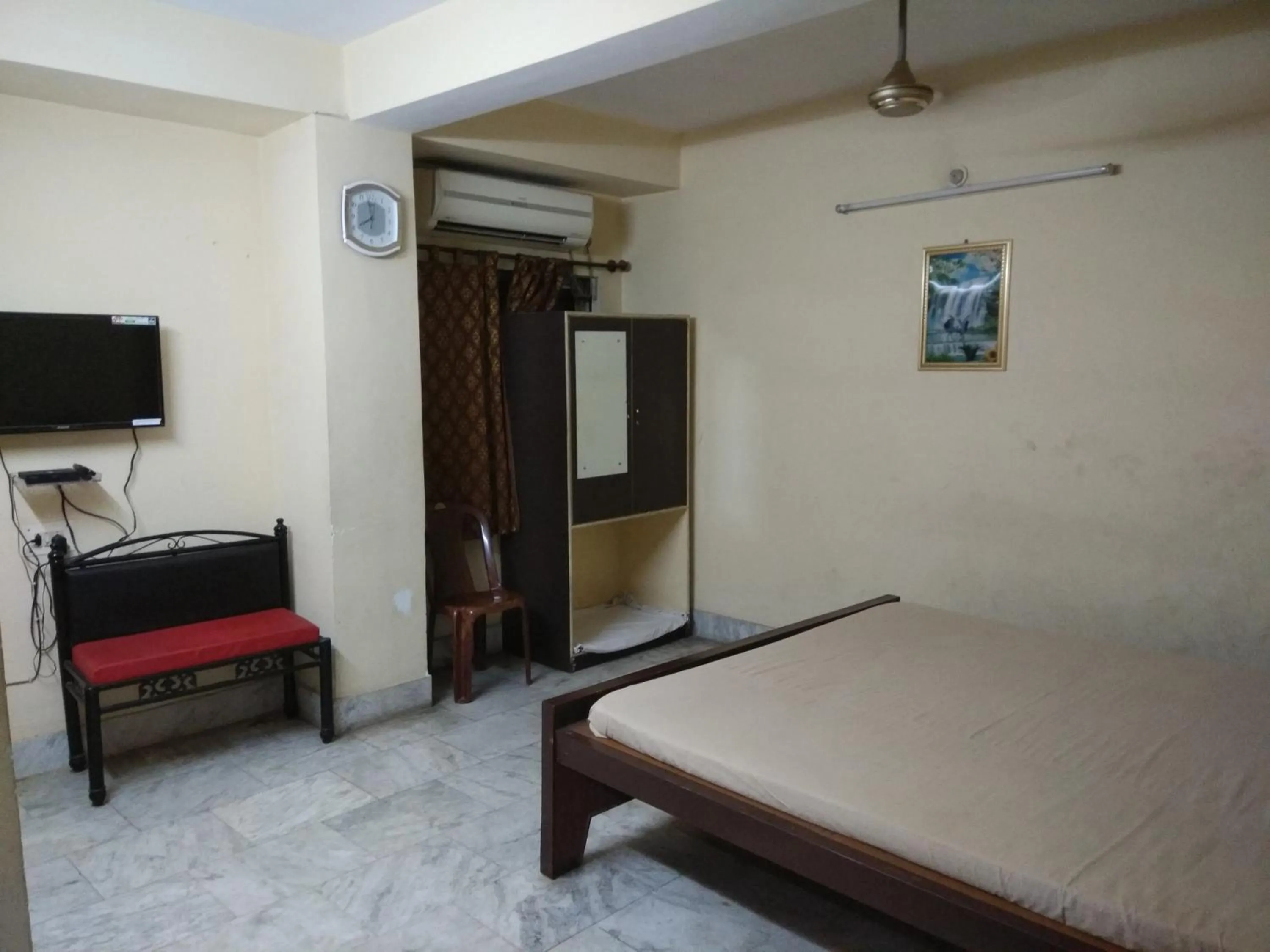 Photo of the whole room, Bed in M/s HOTEL DIWAN INTERNATIONAL