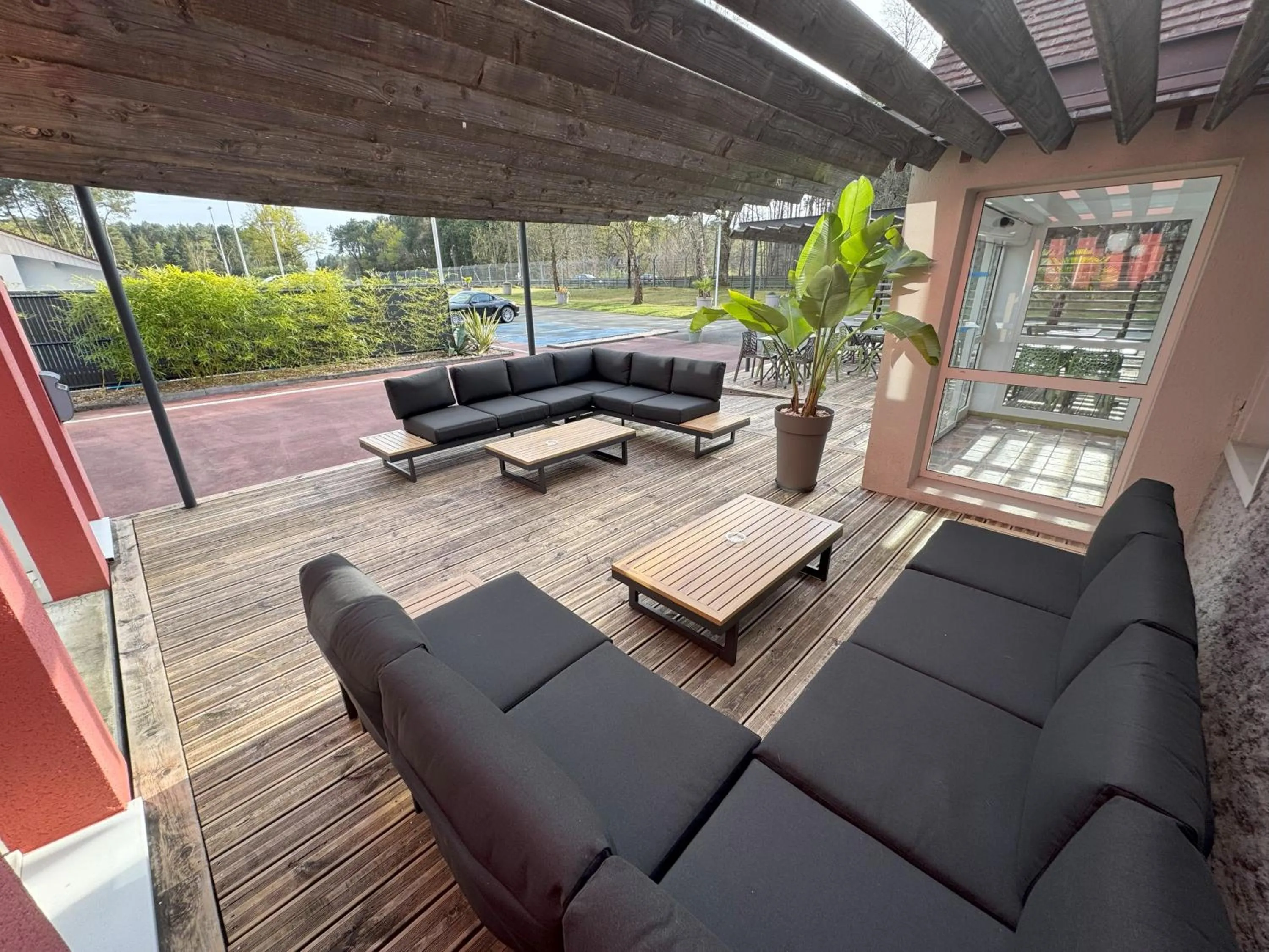 Patio in Hotel ARBOR - Les Hunaudieres - Le Mans Sud - Mulsanne