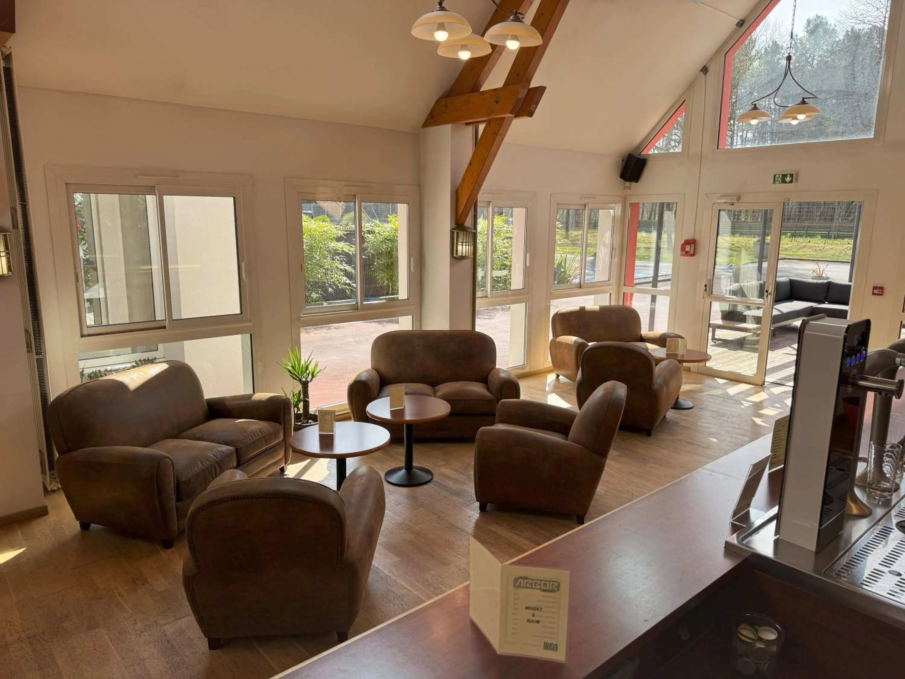 Lounge or bar in Hotel ARBOR - Les Hunaudieres - Le Mans Sud - Mulsanne