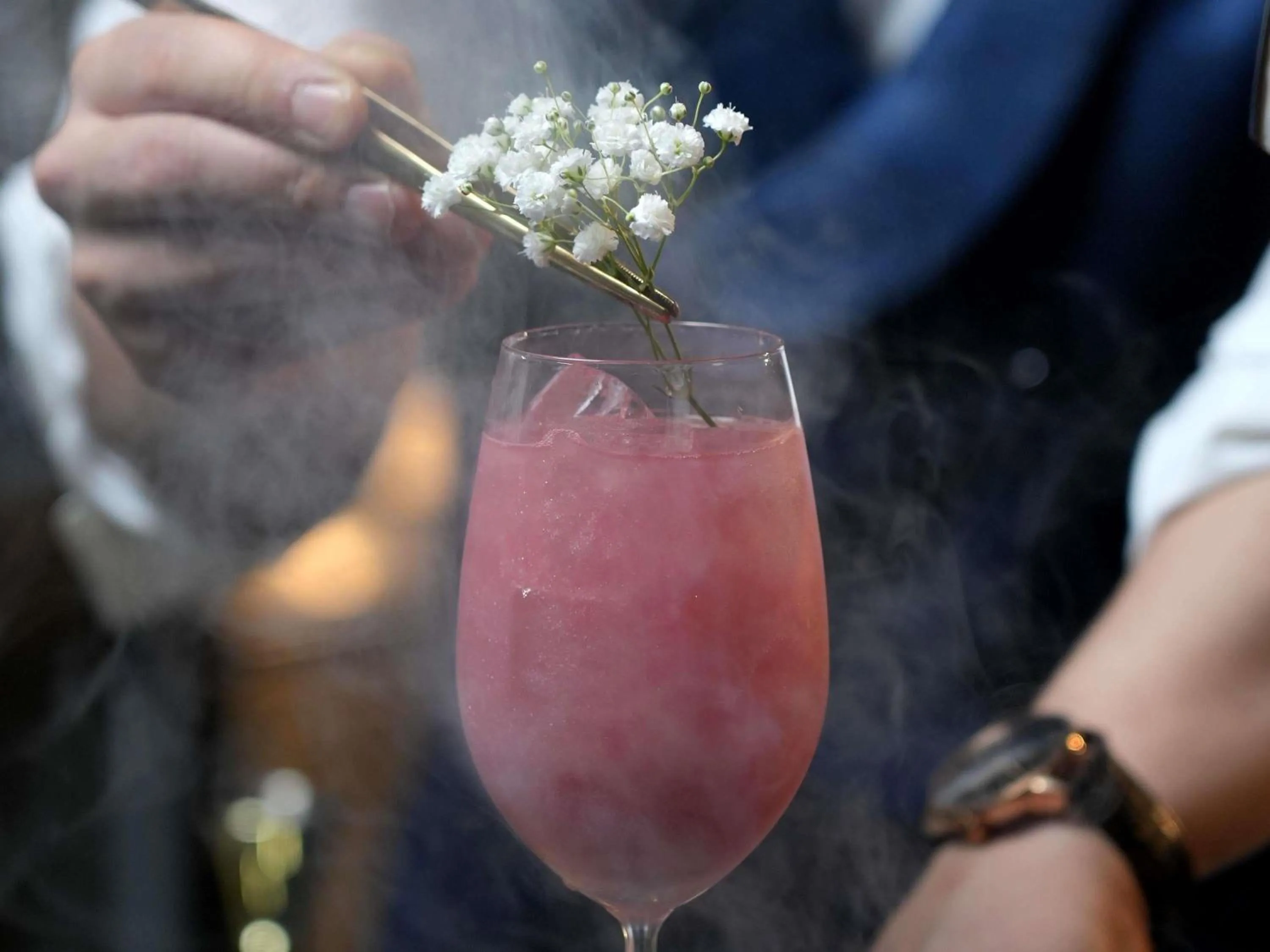 Lounge or bar in Fairmont Riyadh