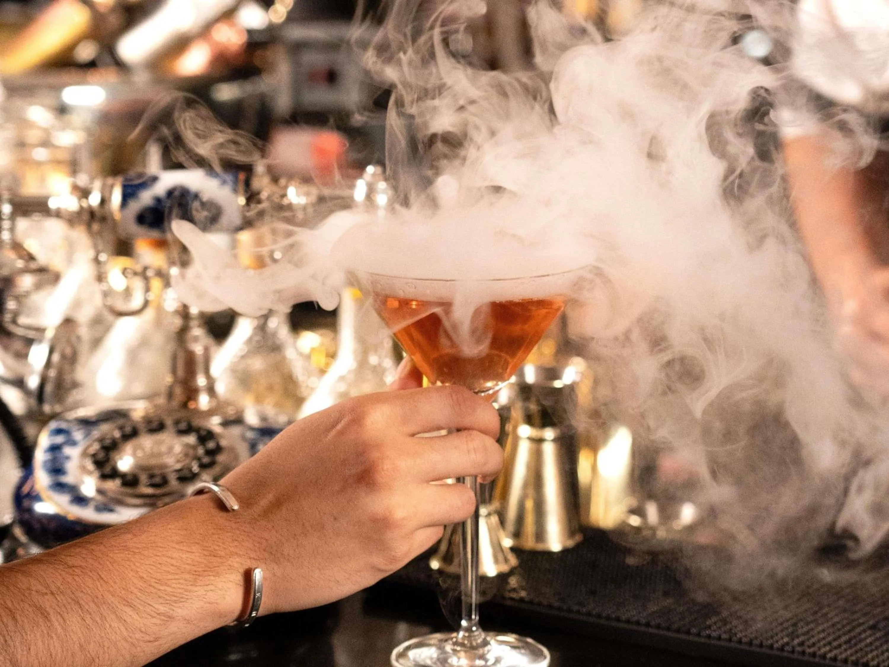 Lounge or bar in Fairmont Riyadh