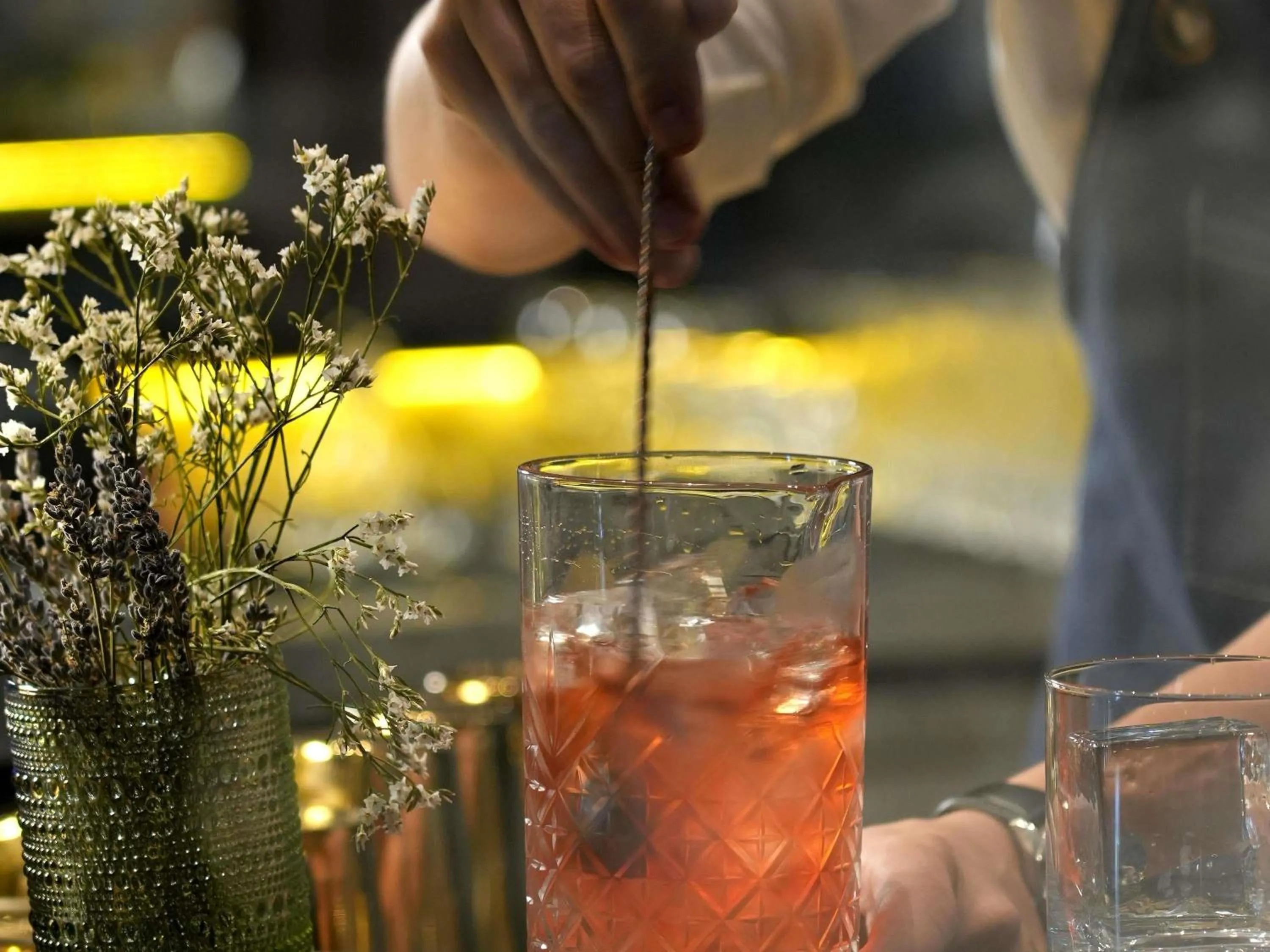 Lounge or bar in Fairmont Riyadh