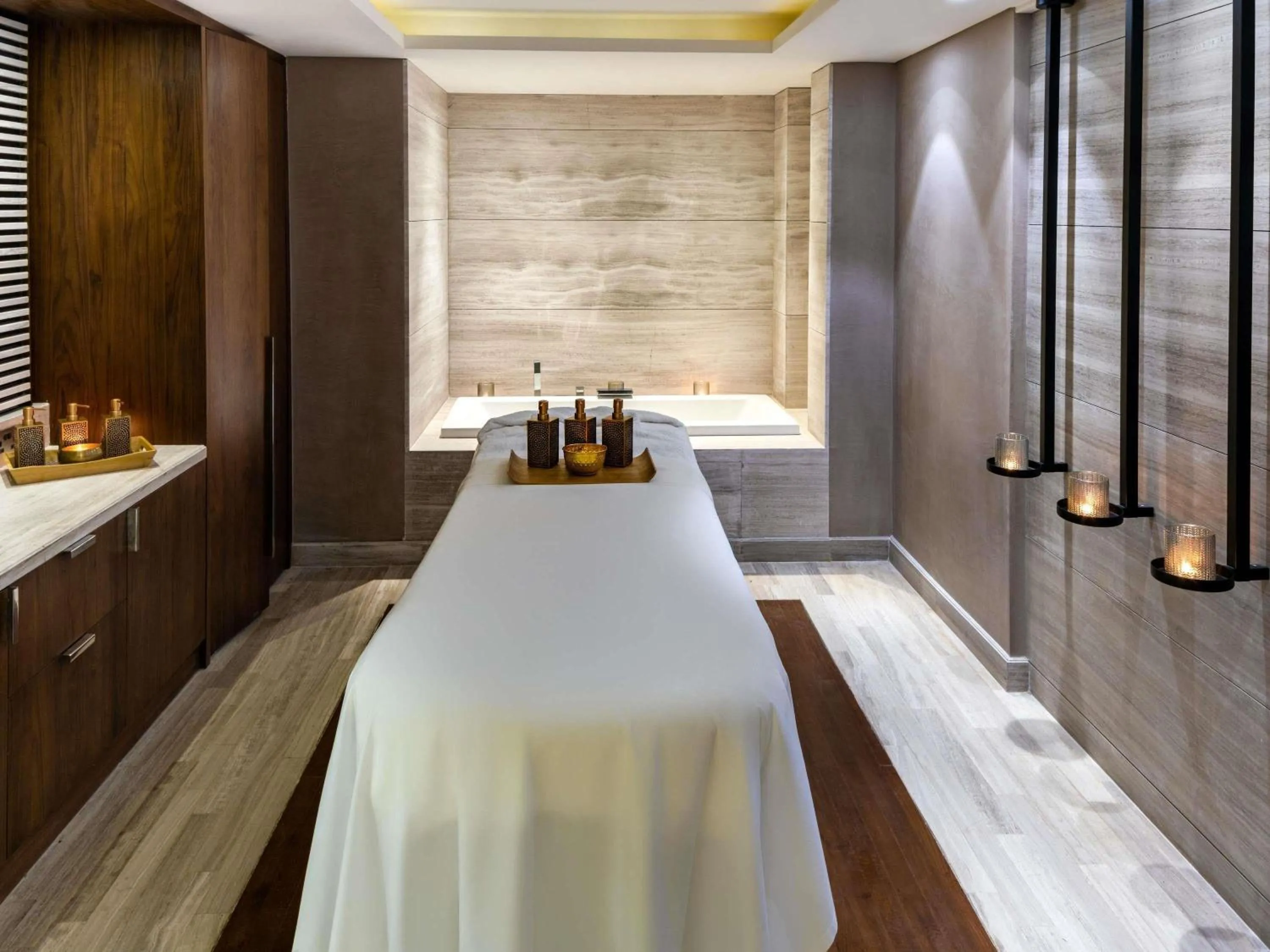 Spa and wellness centre/facilities, Bed in Fairmont Riyadh