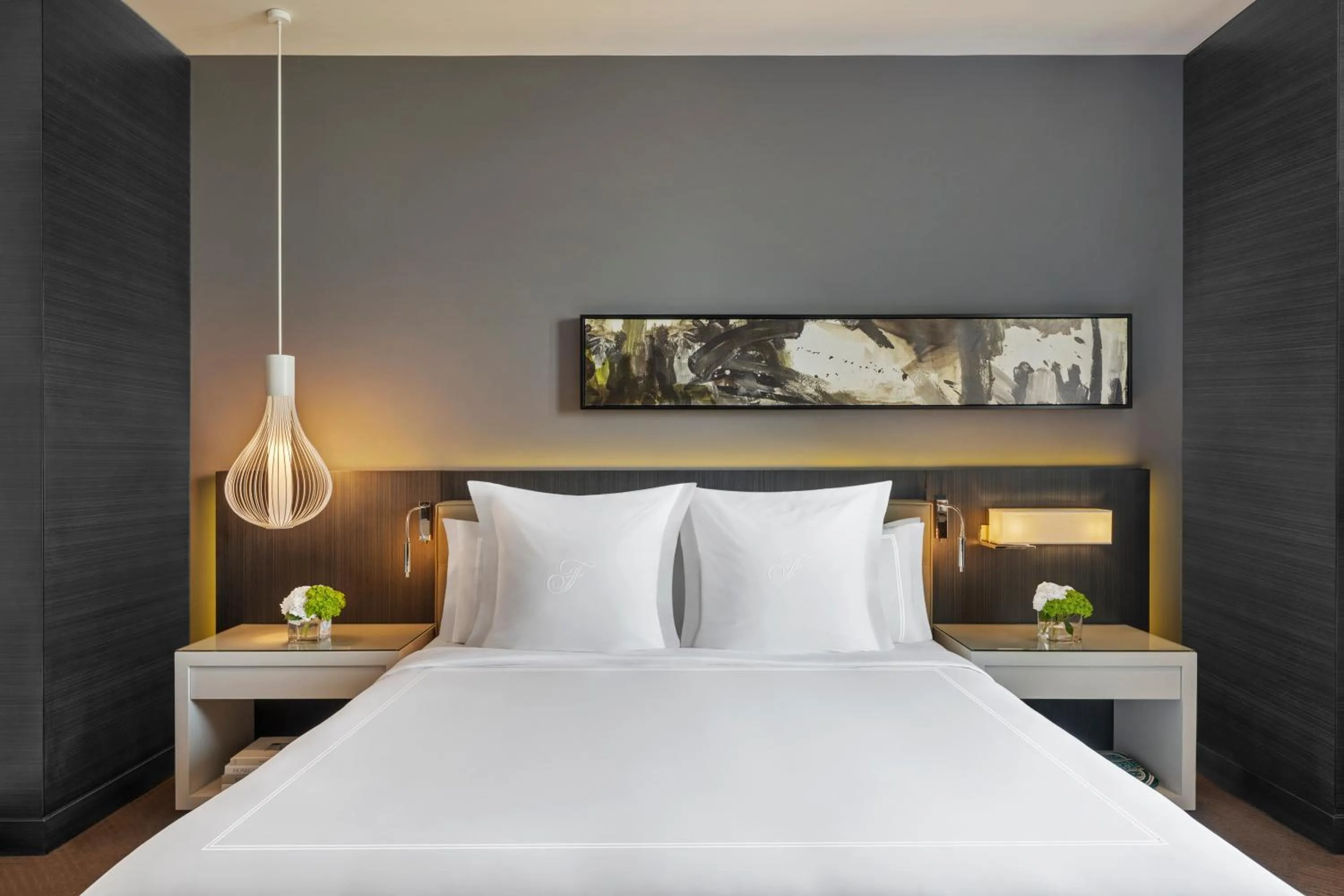 Bed in Fairmont Riyadh