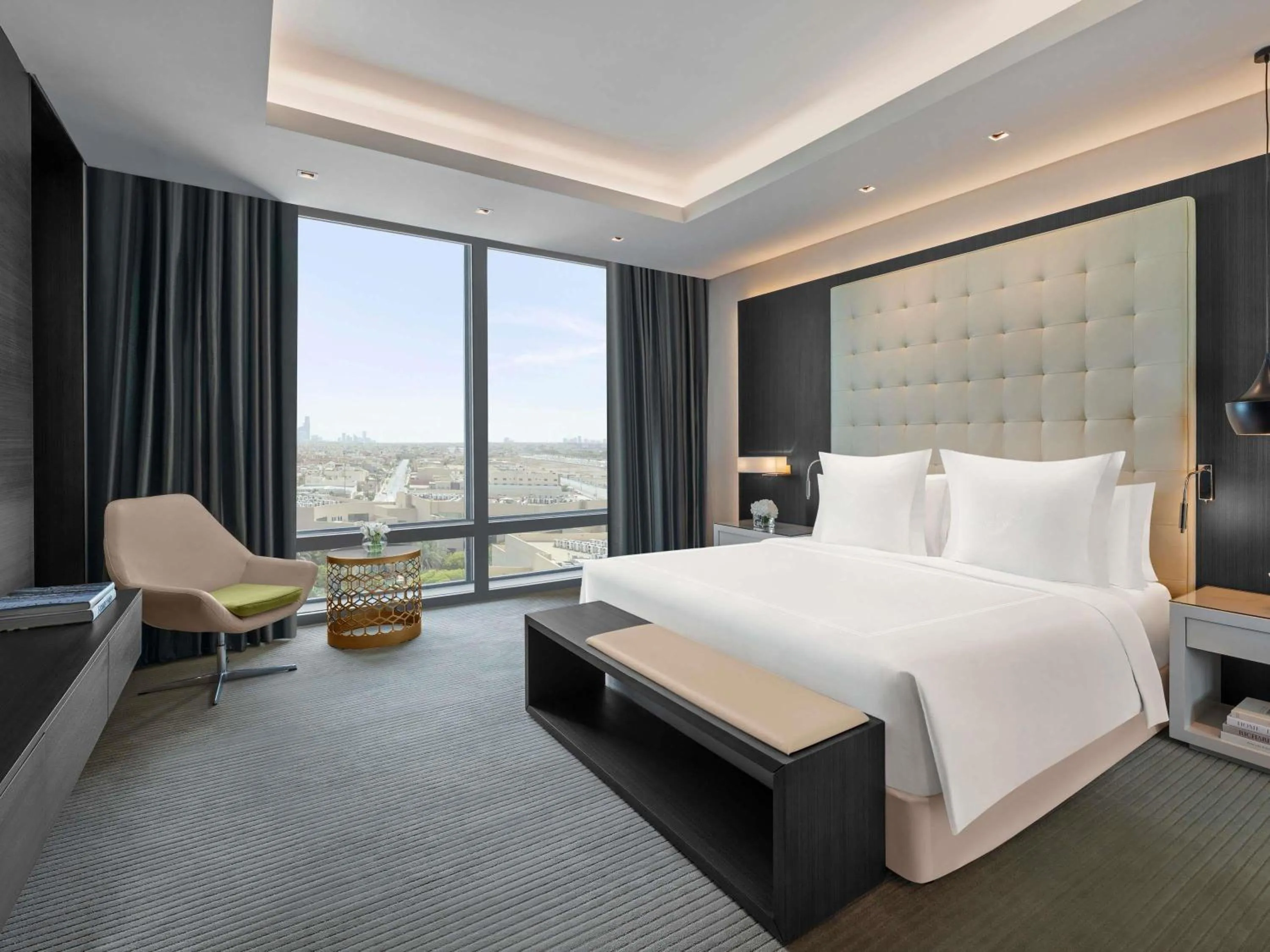 Bedroom, Bed in Fairmont Riyadh