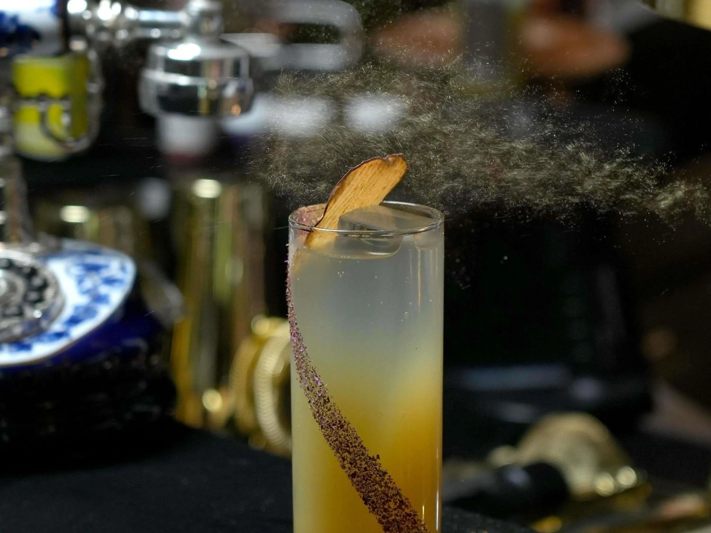 Lounge or bar in Fairmont Riyadh