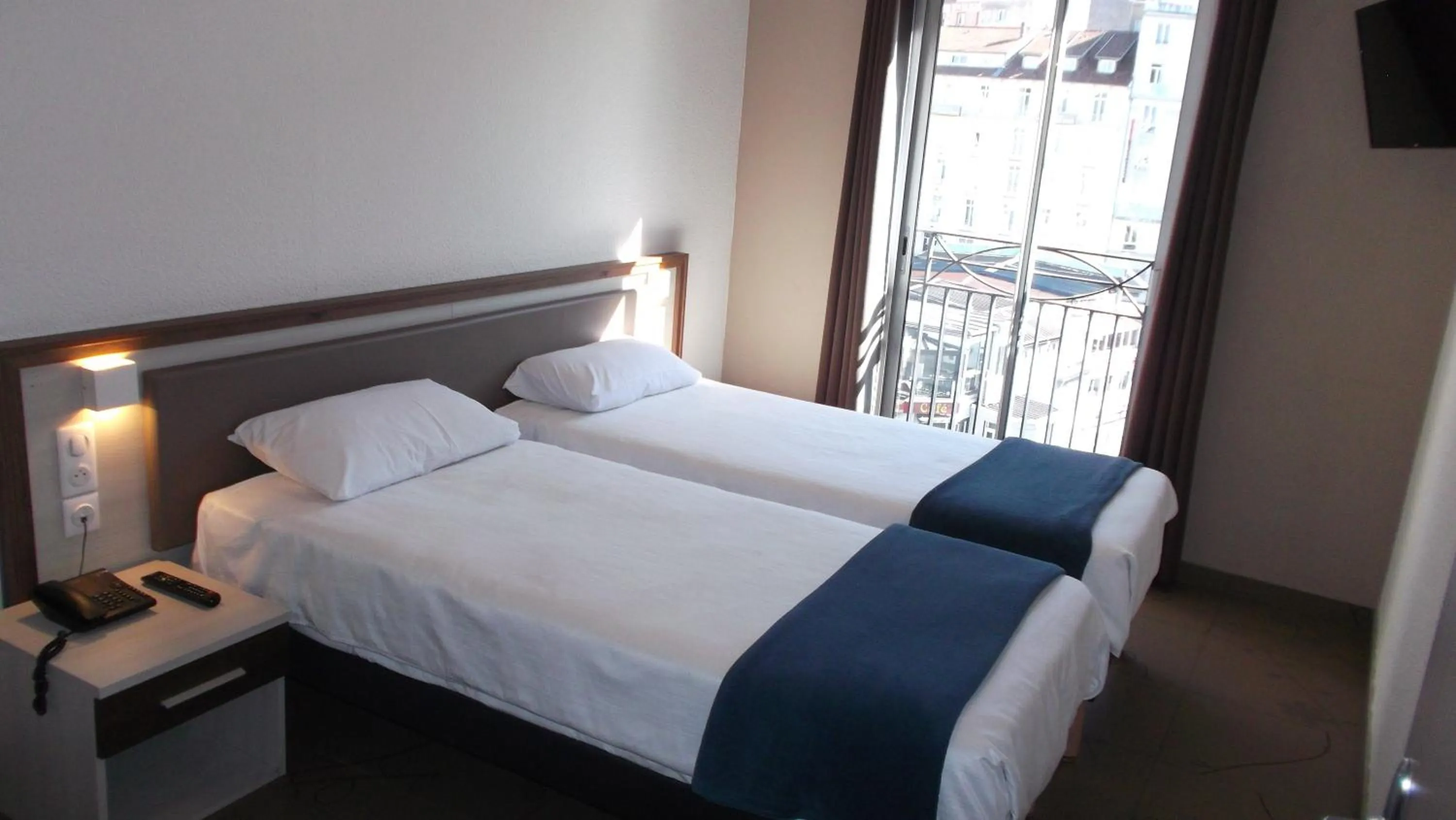 Bedroom, Bed in Appart'hotel le Pèlerin