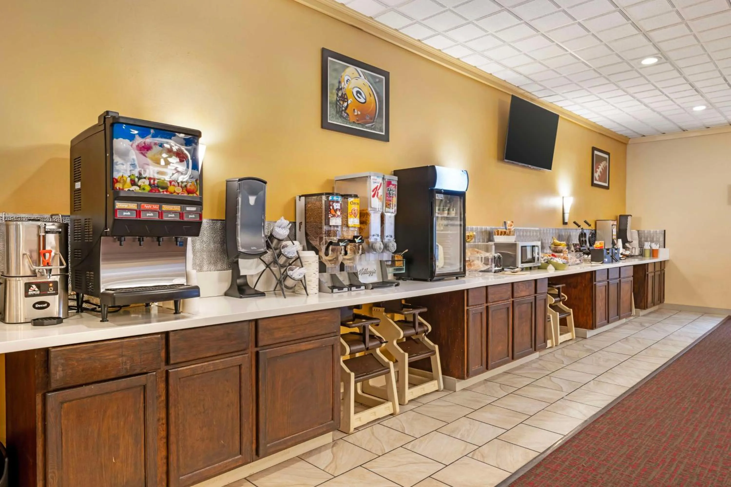 Breakfast in Best Western Green Bay Inn and Conference Center