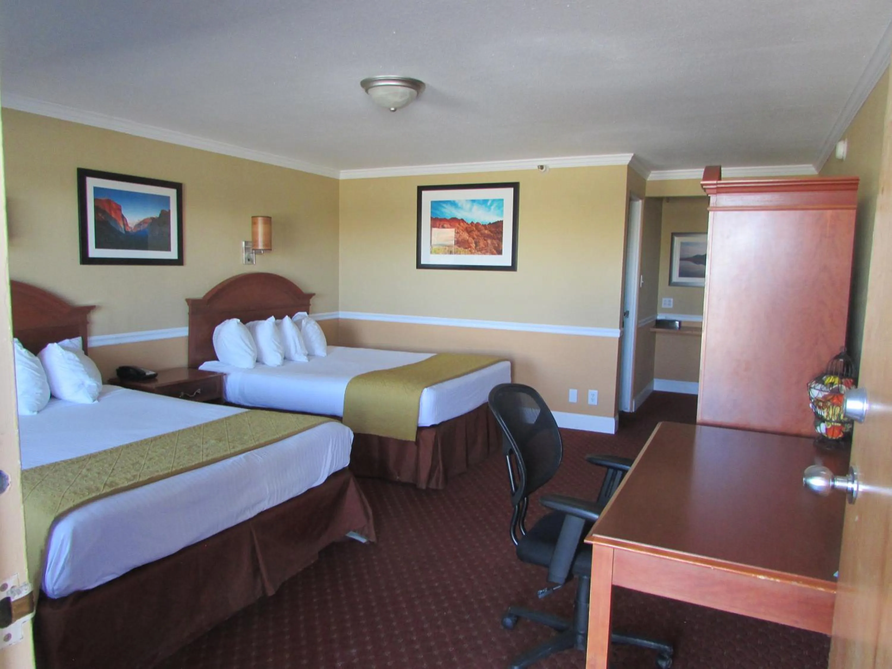 Bedroom, Bed in Travelodge by Wyndham Hawthorne