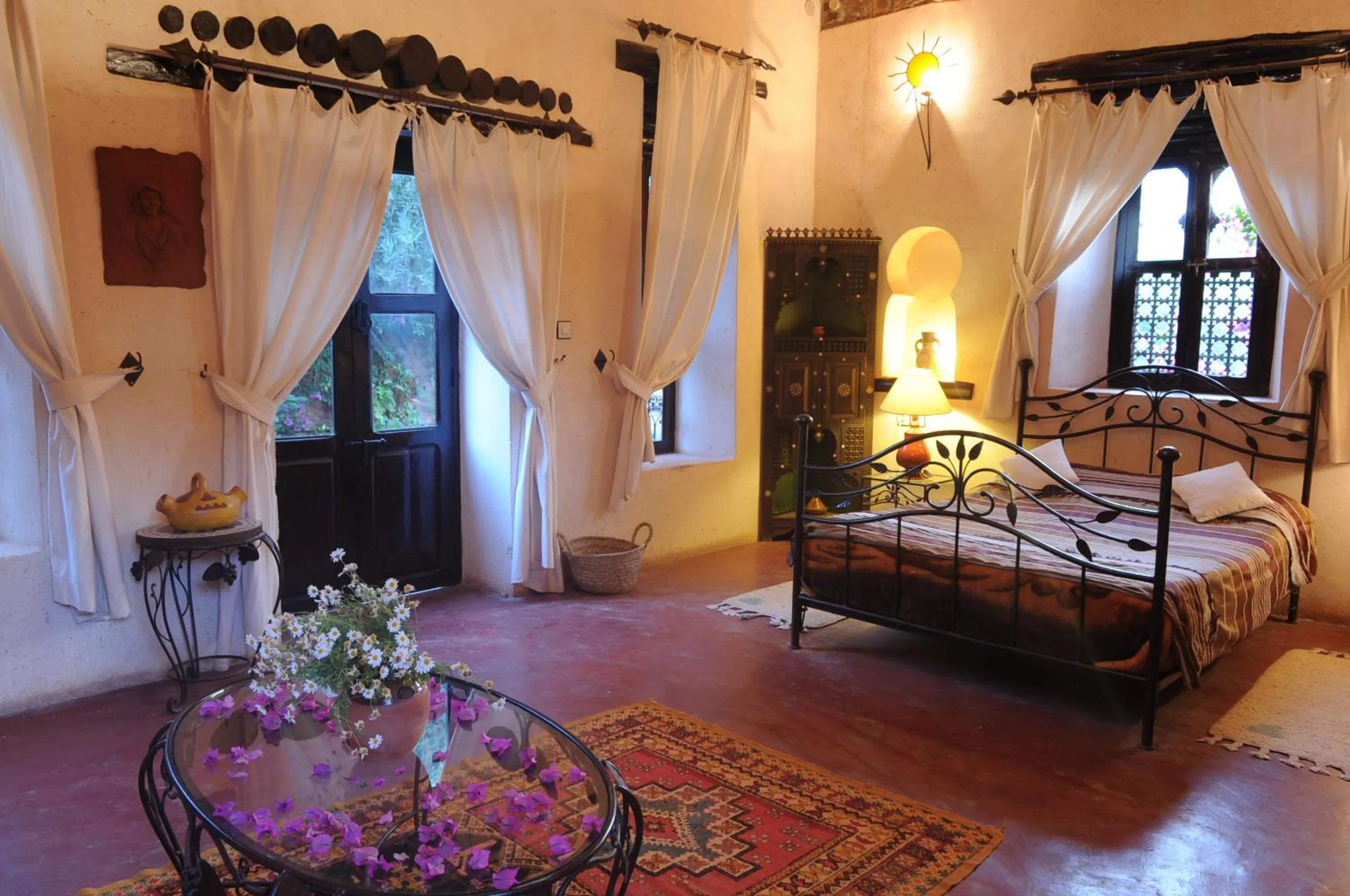 Bedroom, Bed in Auberge Chez Momo II