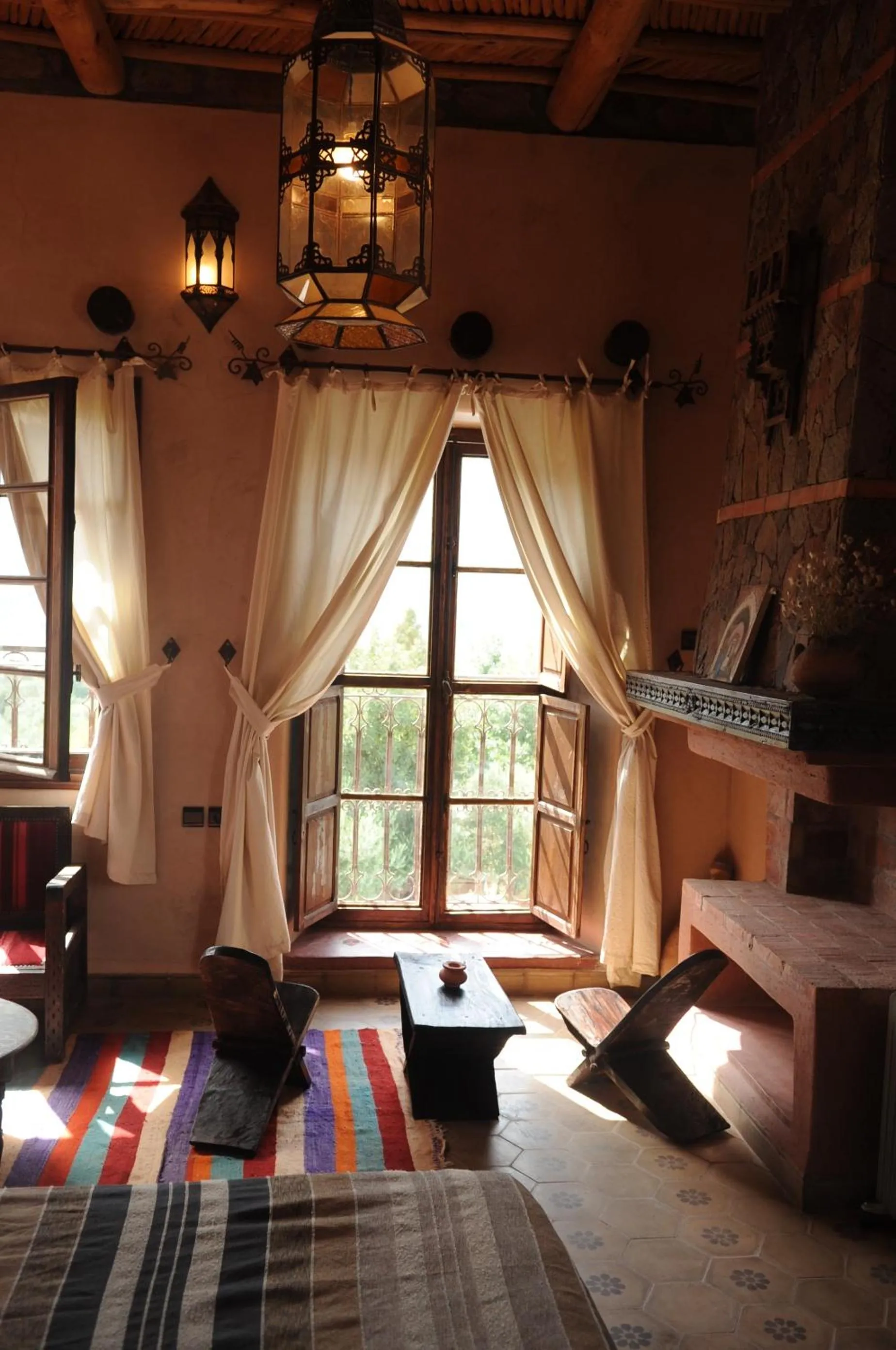 Bedroom, Bed in Auberge Chez Momo II