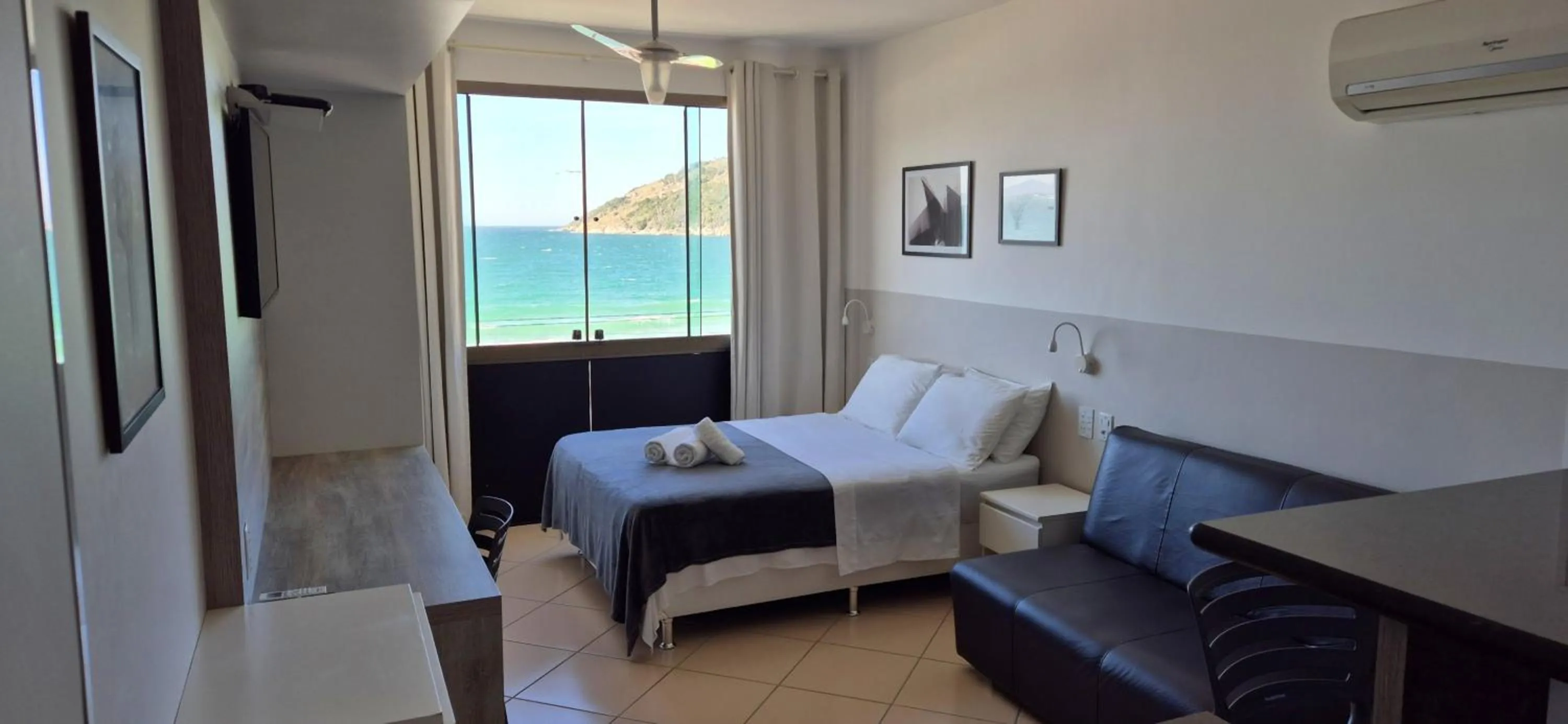 Loft Prainha AP 207 frente mar, check in 9h-check out 13h, split, piscina, self check in, portaria 24h