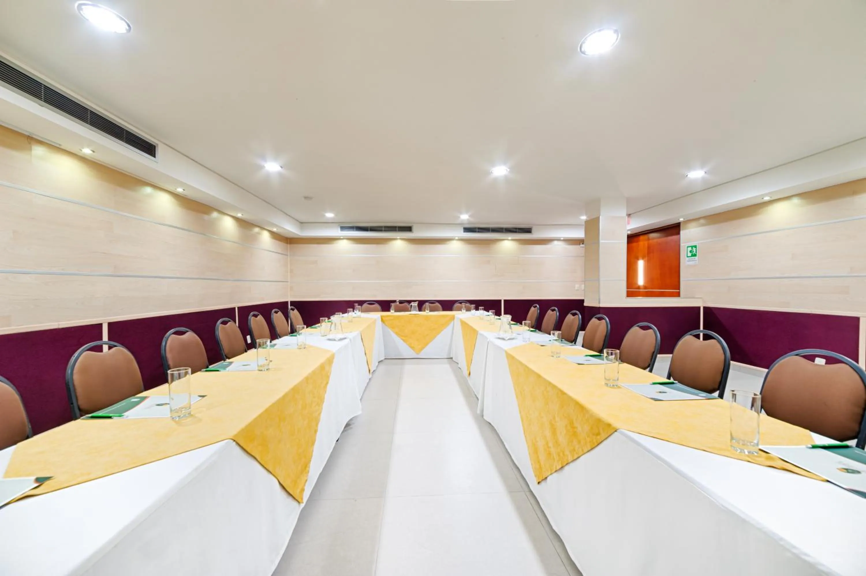 Lounge or bar in Hotel Arizona Suites Cúcuta