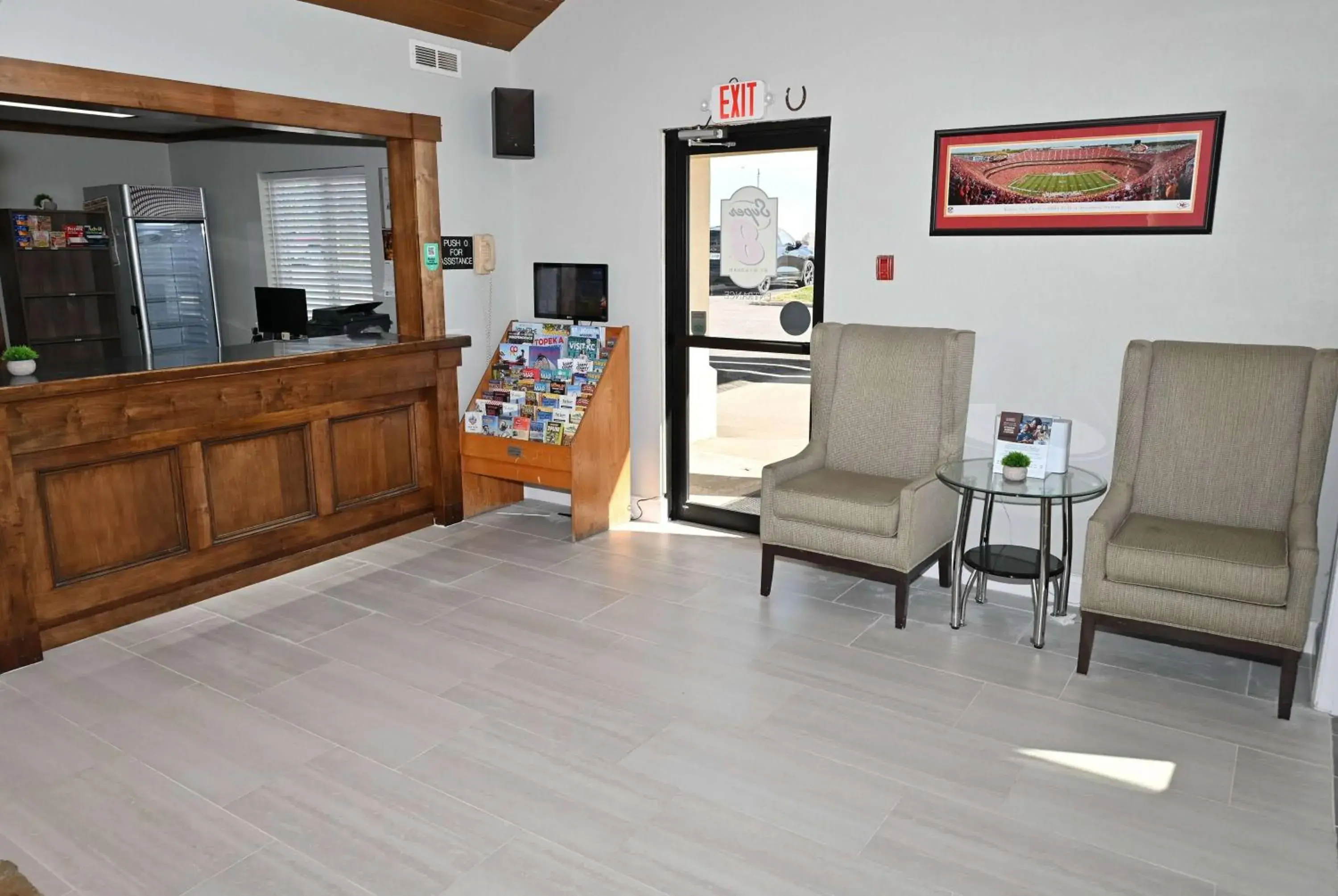 Lobby or reception in Super 8 by Wyndham Higginsville Lobby or reception in Super 8 by Wyndham Higginsville