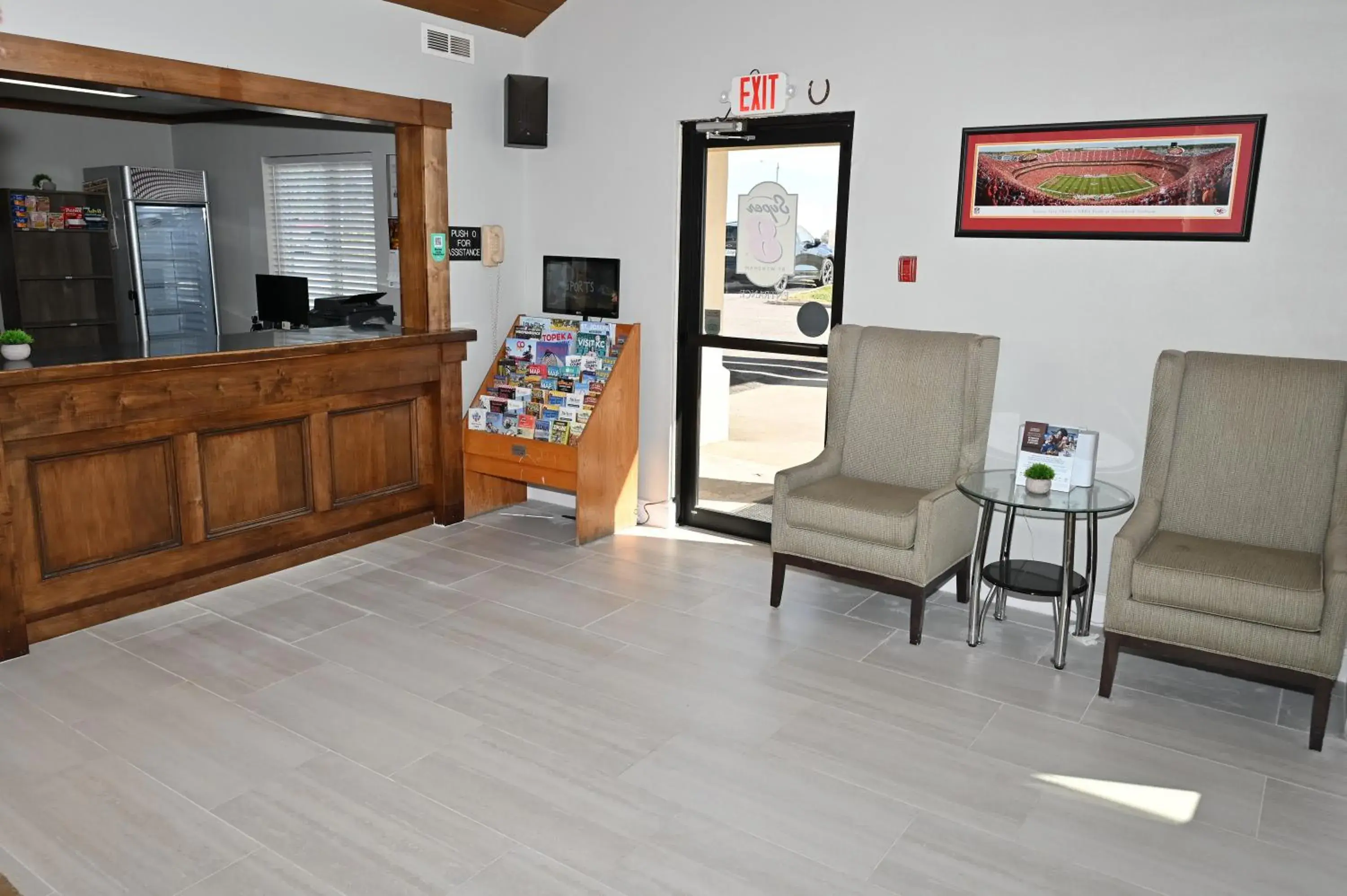 Lobby or reception in Super 8 by Wyndham Higginsville Lobby or reception in Super 8 by Wyndham Higginsville