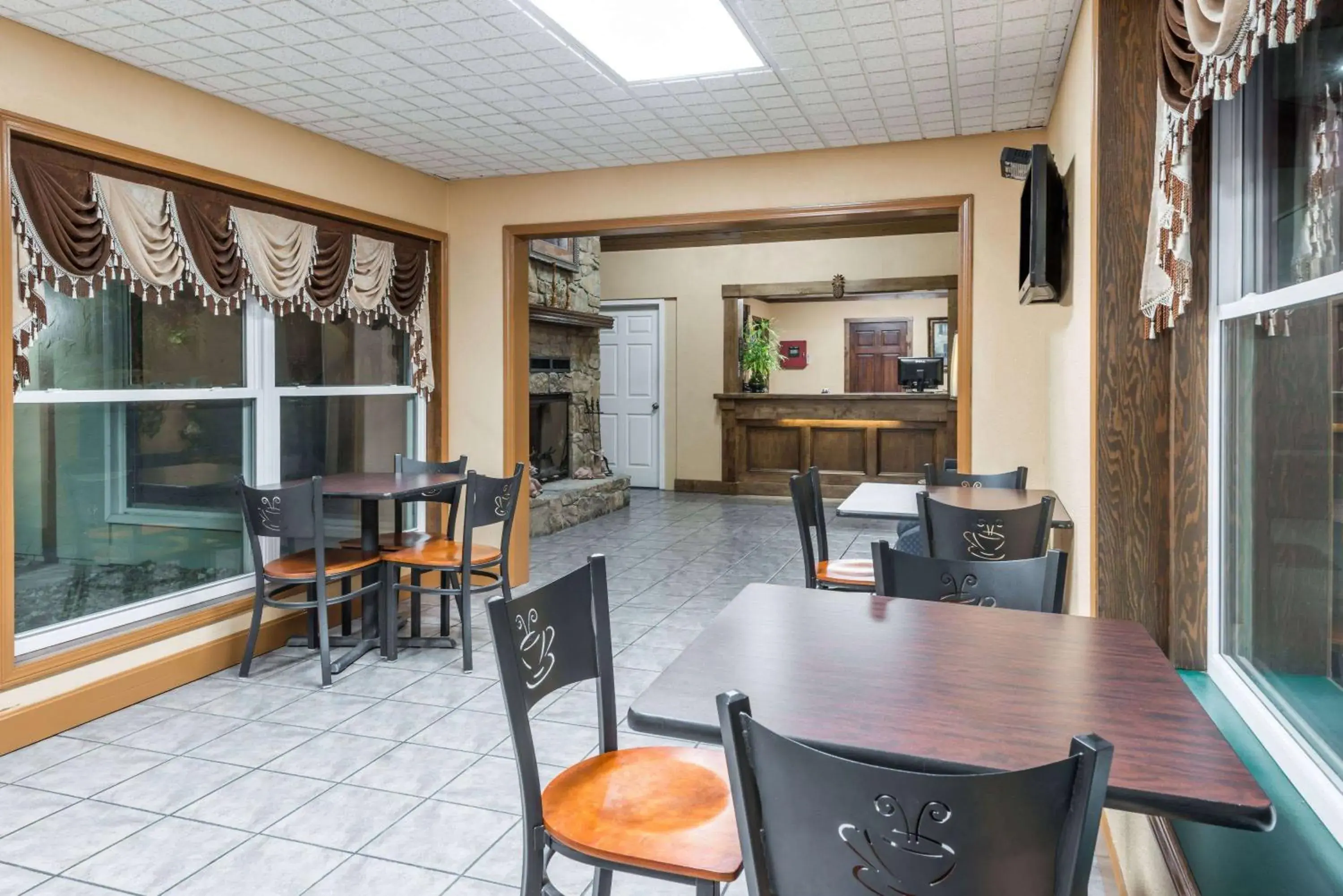 Lobby or reception in Super 8 by Wyndham Higginsville Lobby or reception in Super 8 by Wyndham Higginsville