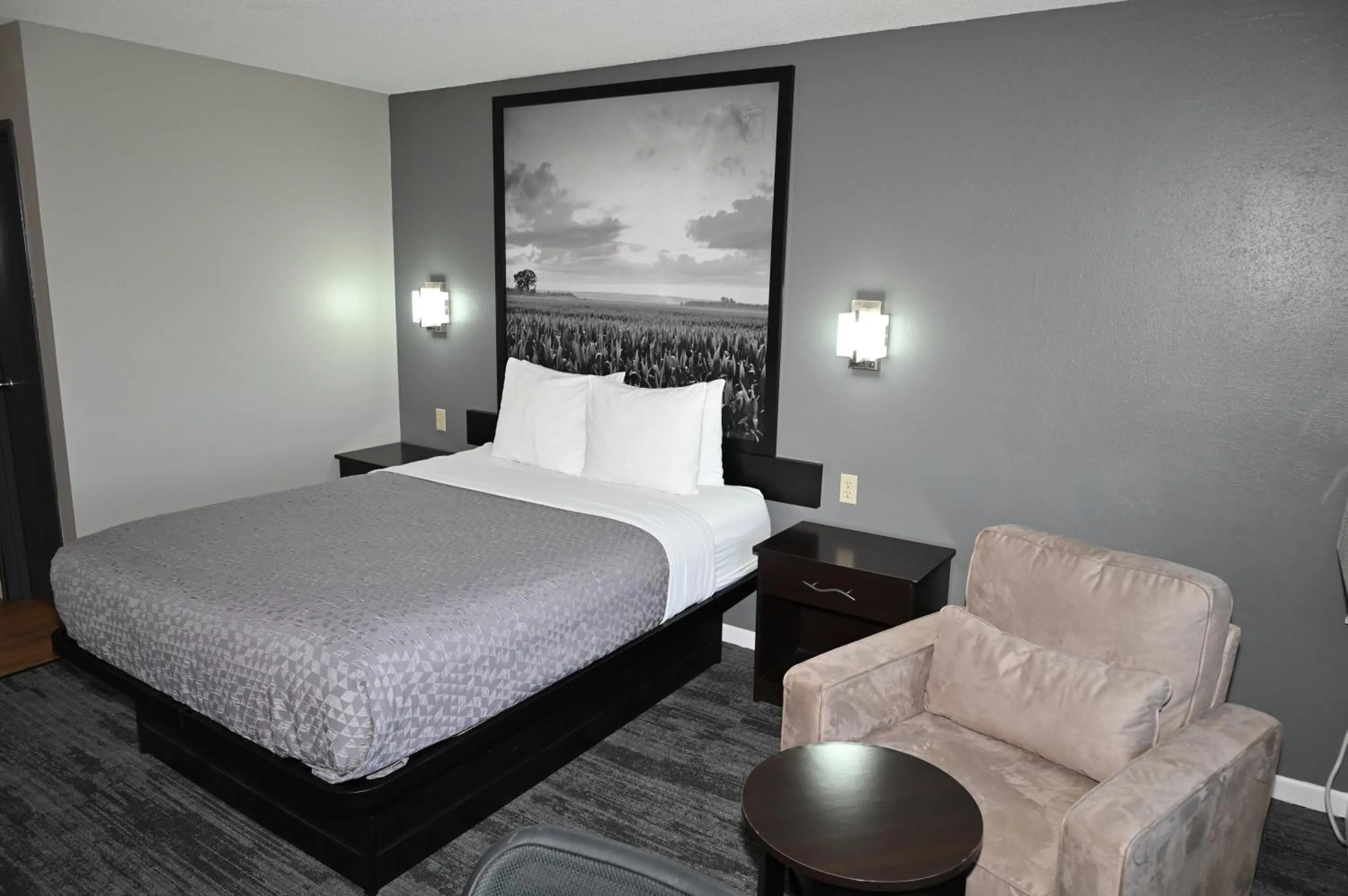 Bed in Super 8 by Wyndham Higginsville