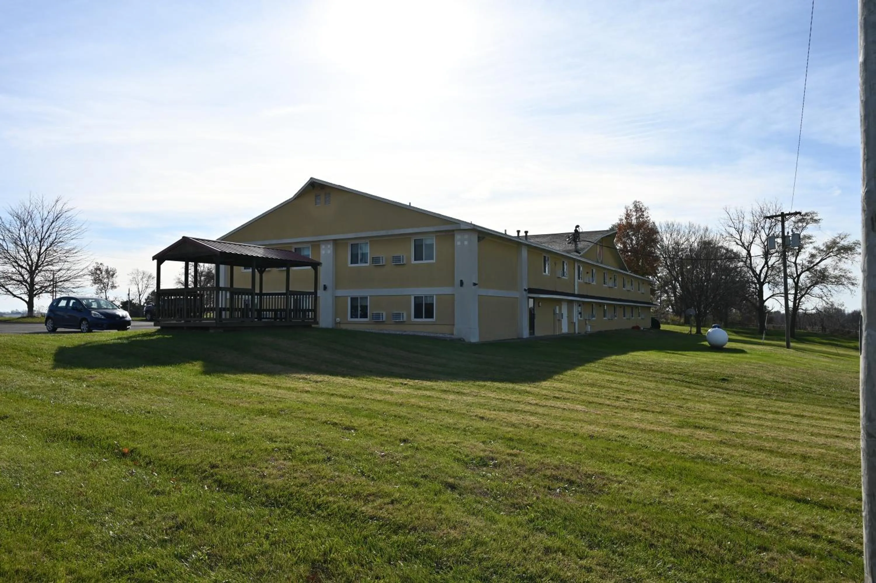 Property building in Super 8 by Wyndham Higginsville