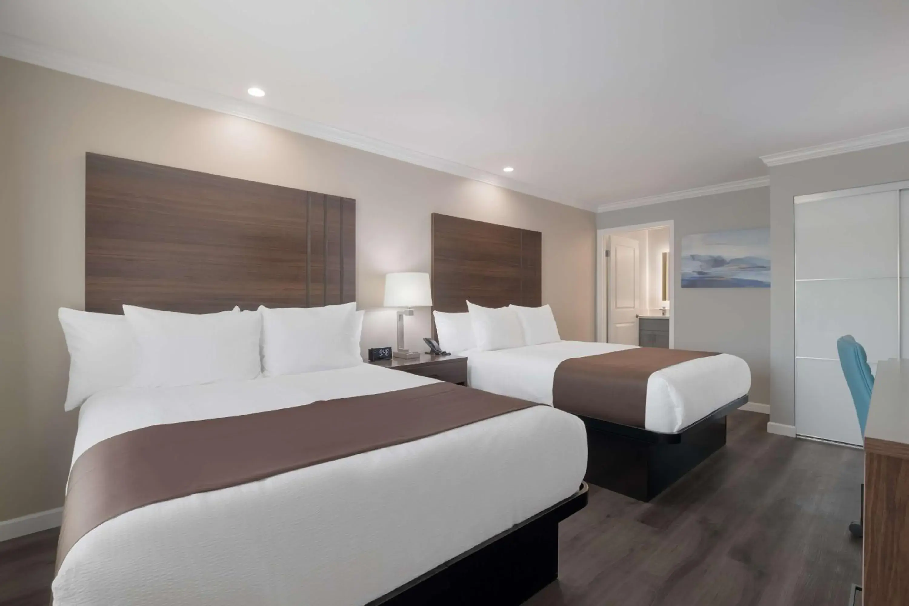 Bedroom, Bed in SureStay Plus Hotel by Best Western Upland - Ontario North Bedroom, Bed in SureStay Plus Hotel by Best Western Upland - Ontario North