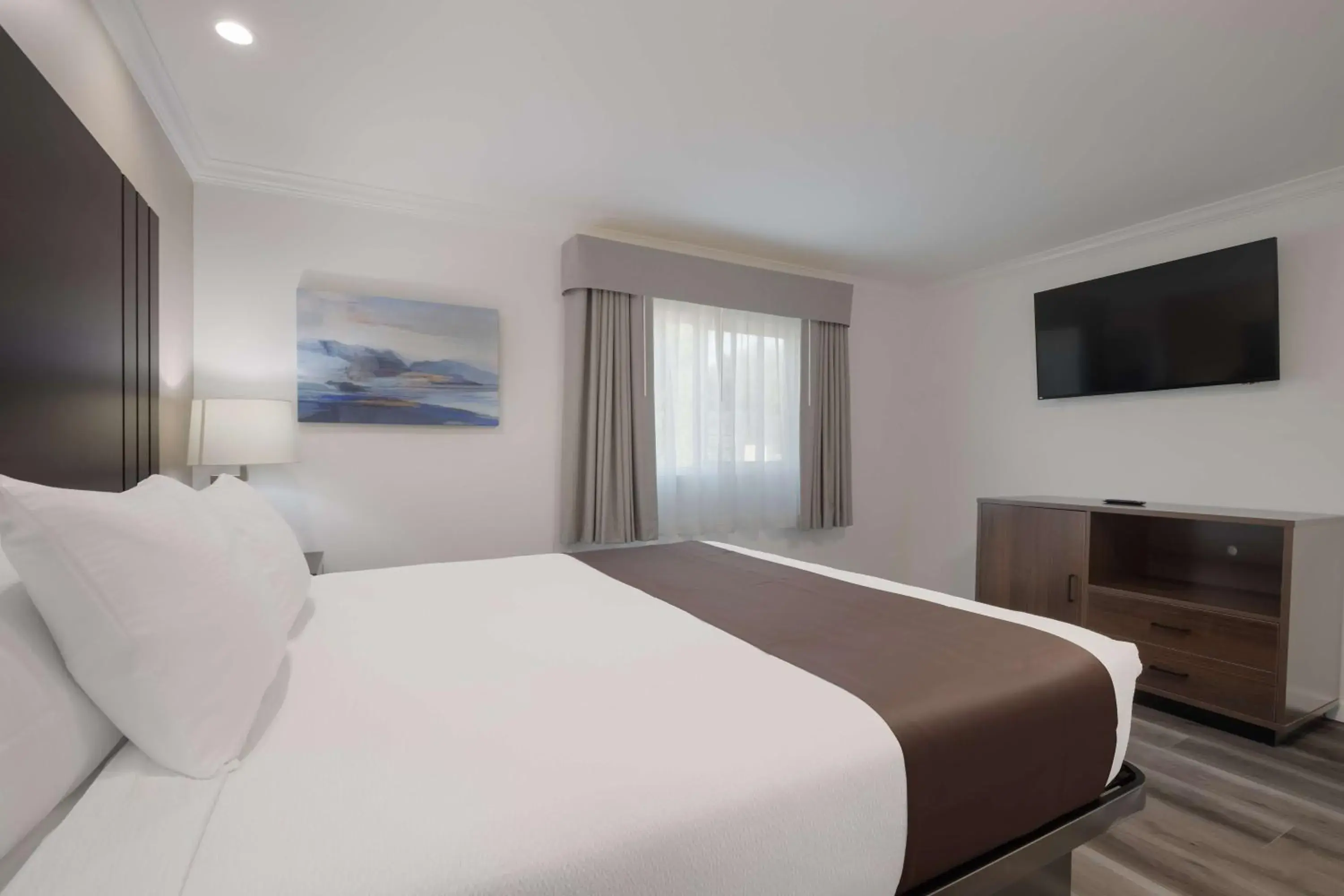 Bedroom, Bed in SureStay Plus Hotel by Best Western Upland - Ontario North Bedroom, Bed in SureStay Plus Hotel by Best Western Upland - Ontario North