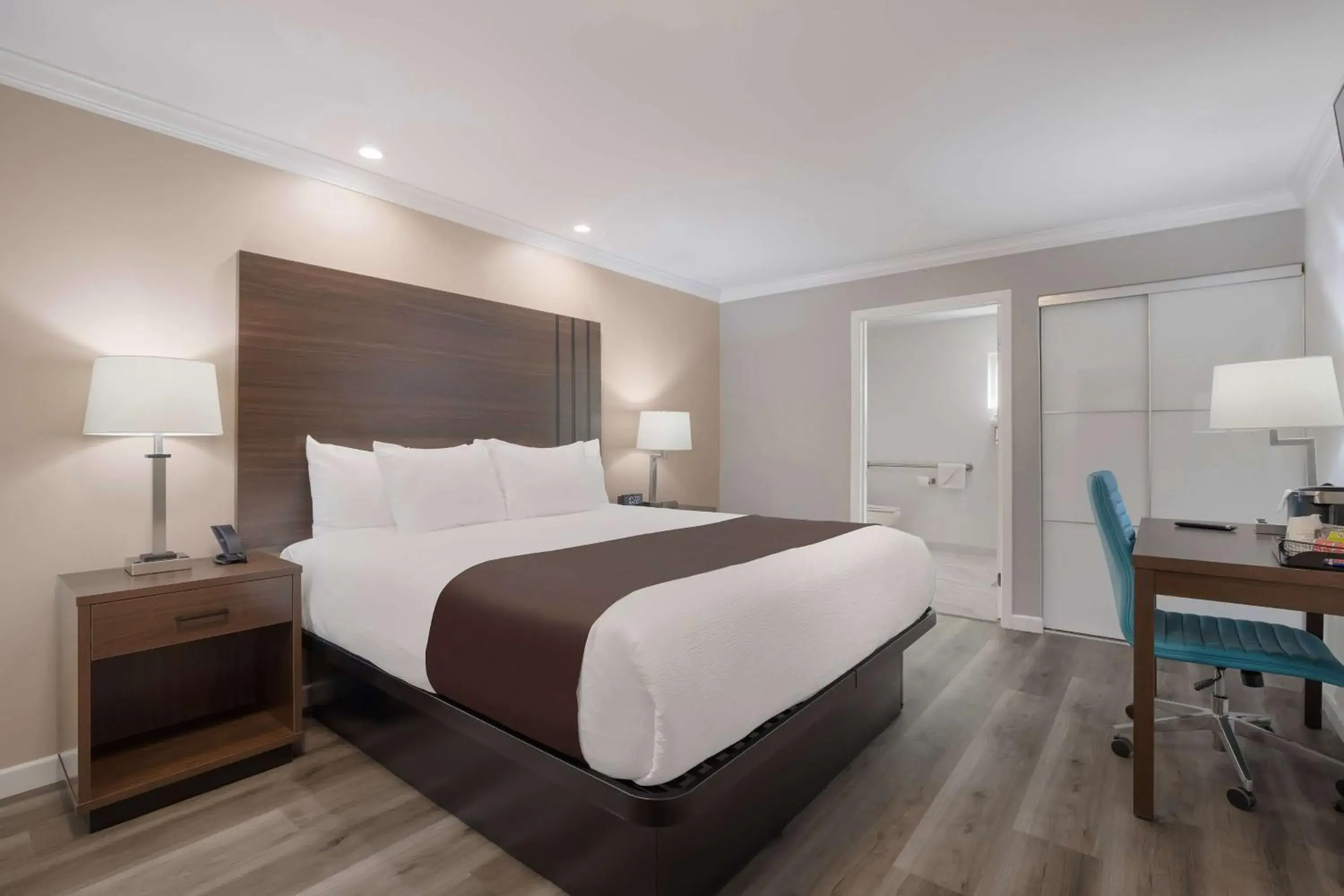 Bedroom, Bed in SureStay Plus Hotel by Best Western Upland - Ontario North Bedroom, Bed in SureStay Plus Hotel by Best Western Upland - Ontario North