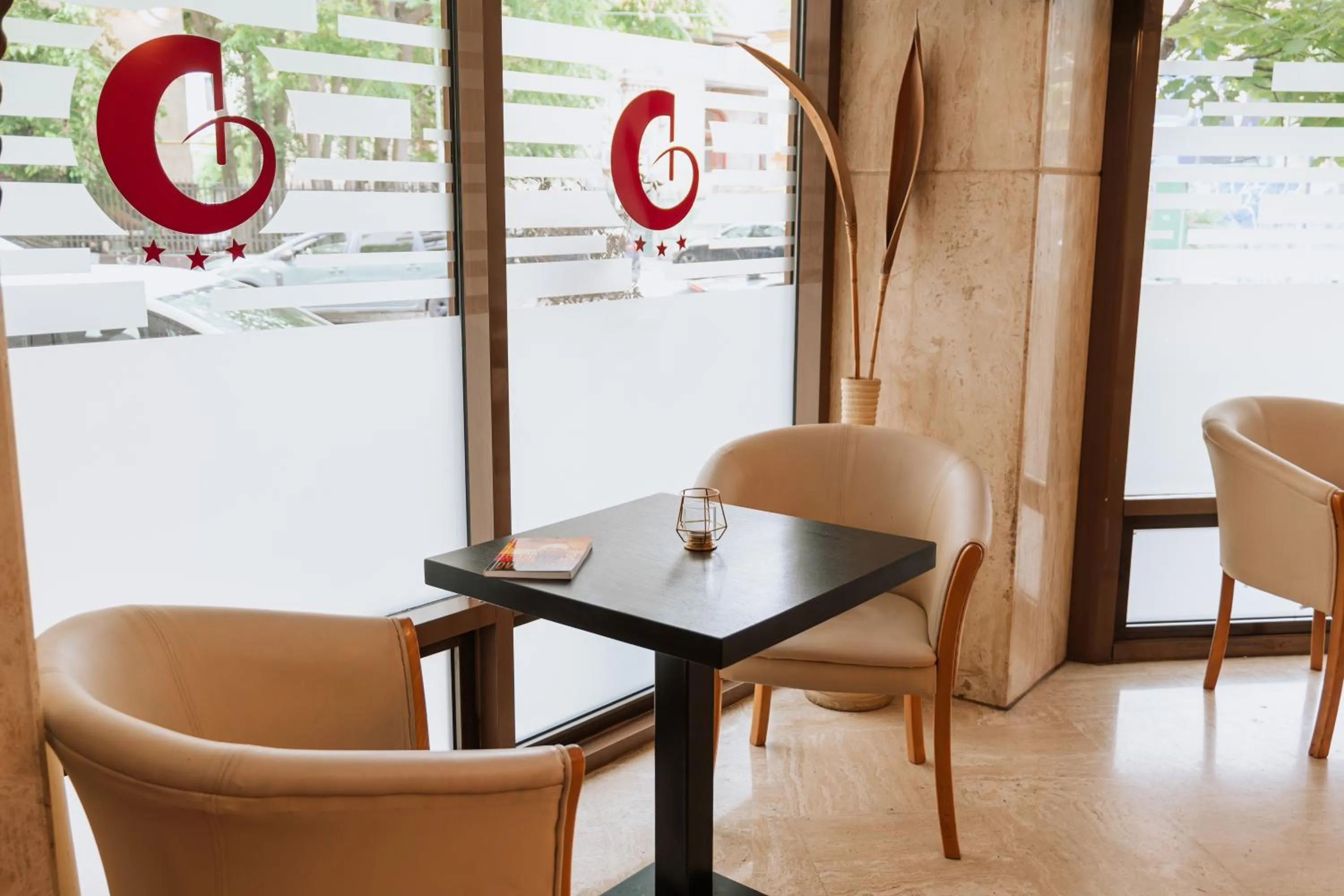 Seating area in Hotel Duke Armeneasca City Center