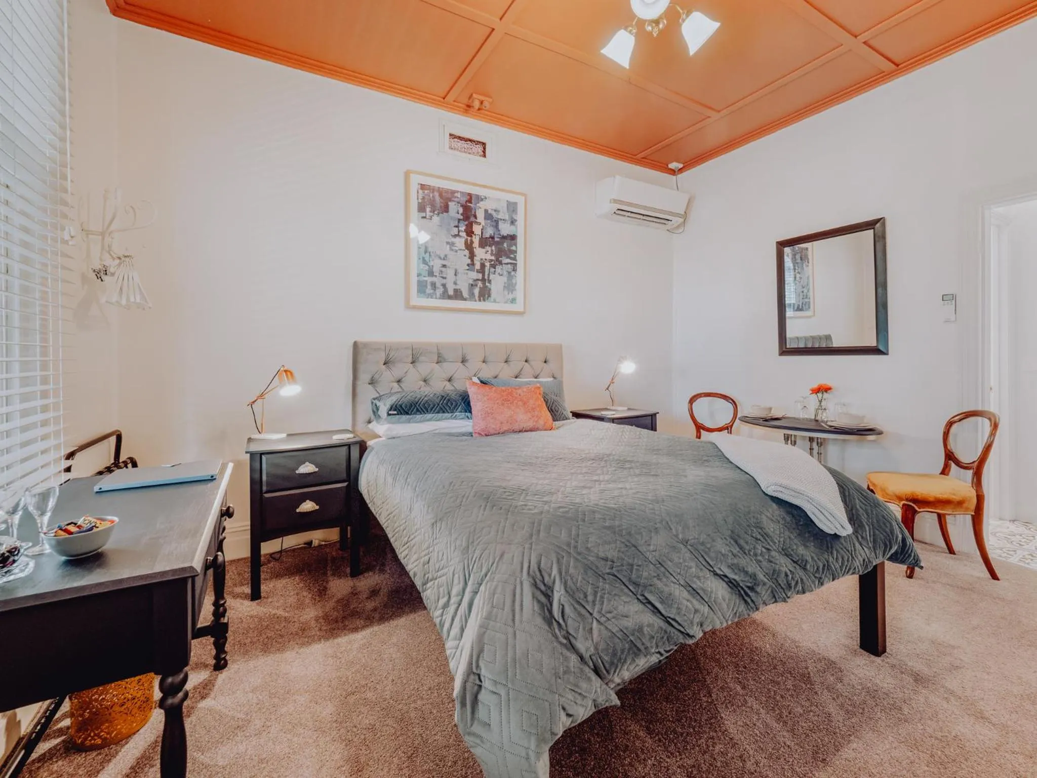 Photo of the whole room, Bed in Genesta House