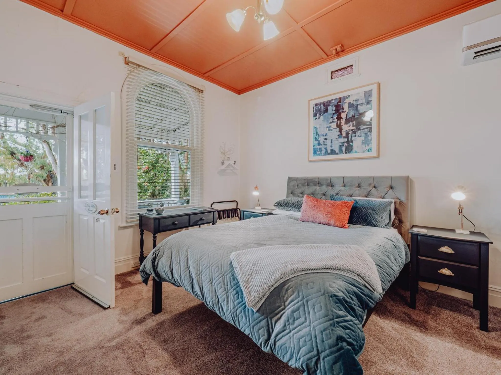 Photo of the whole room, Bed in Genesta House