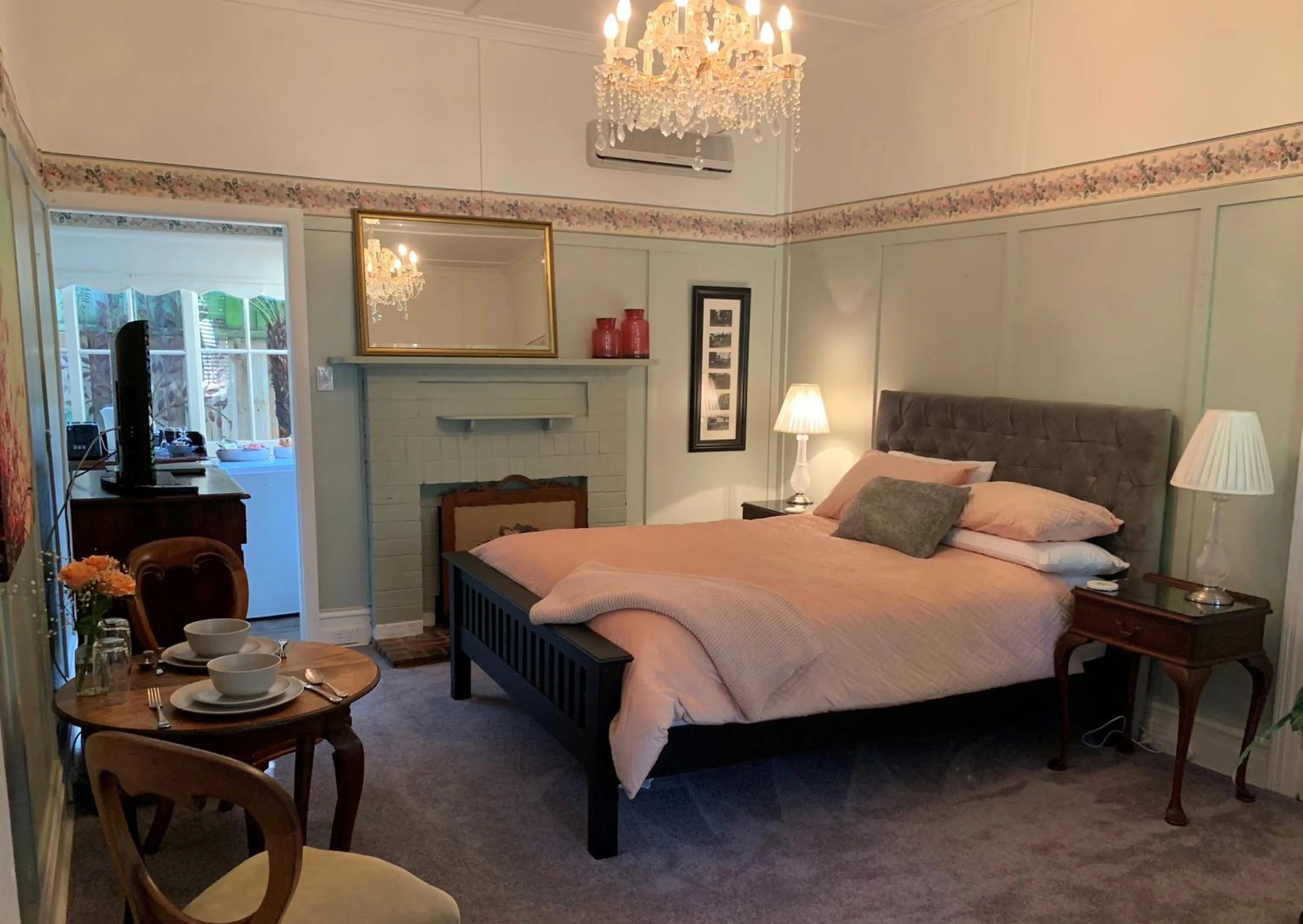 Photo of the whole room, Bed in Genesta House